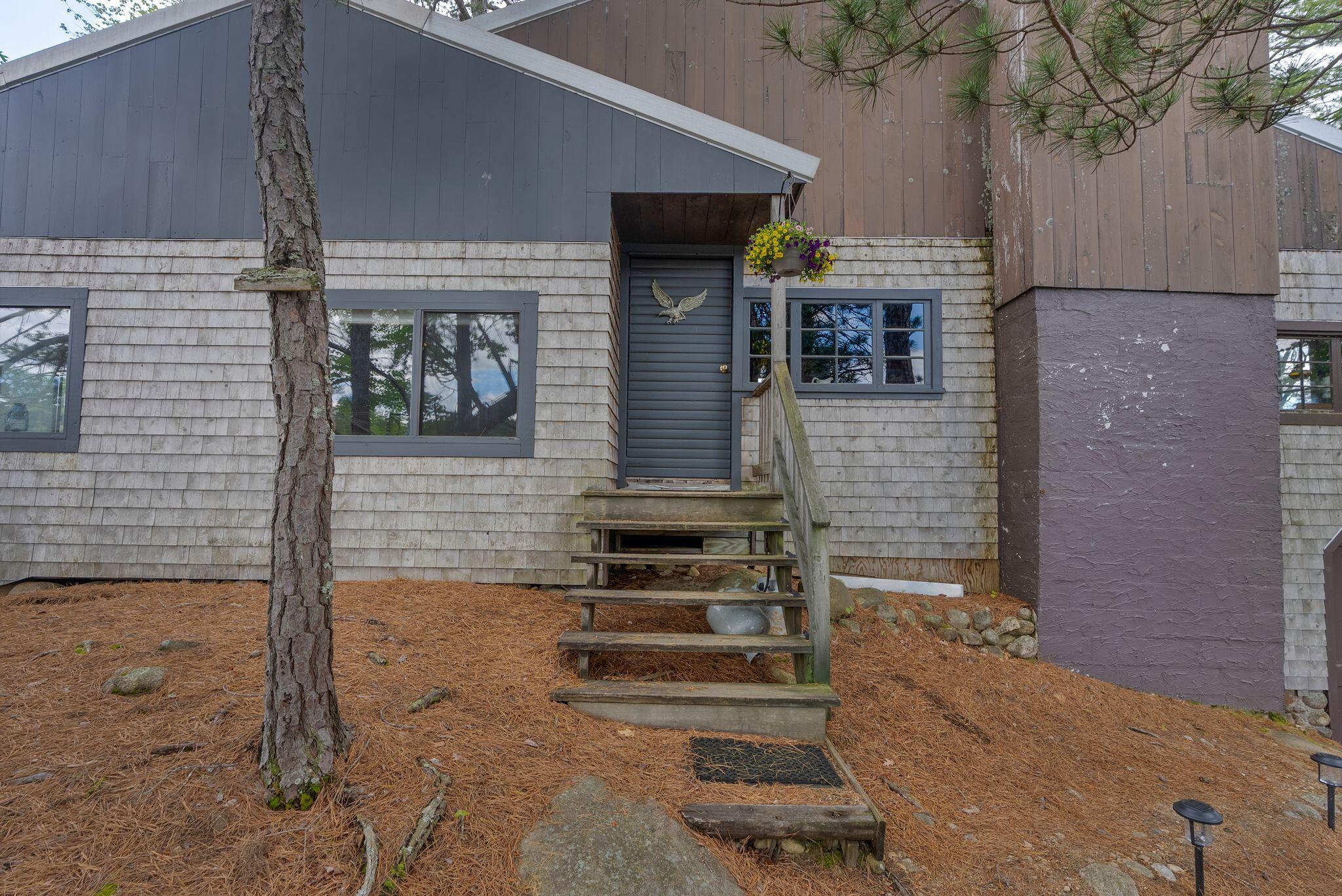 1 Custom House Island