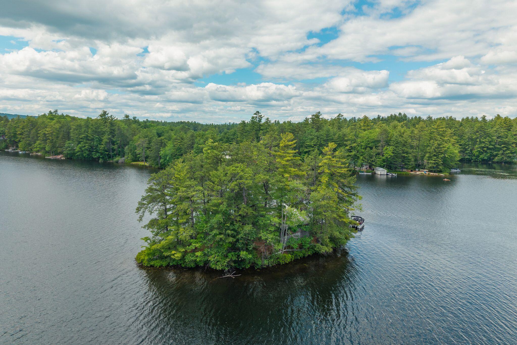 1 Custom House Island