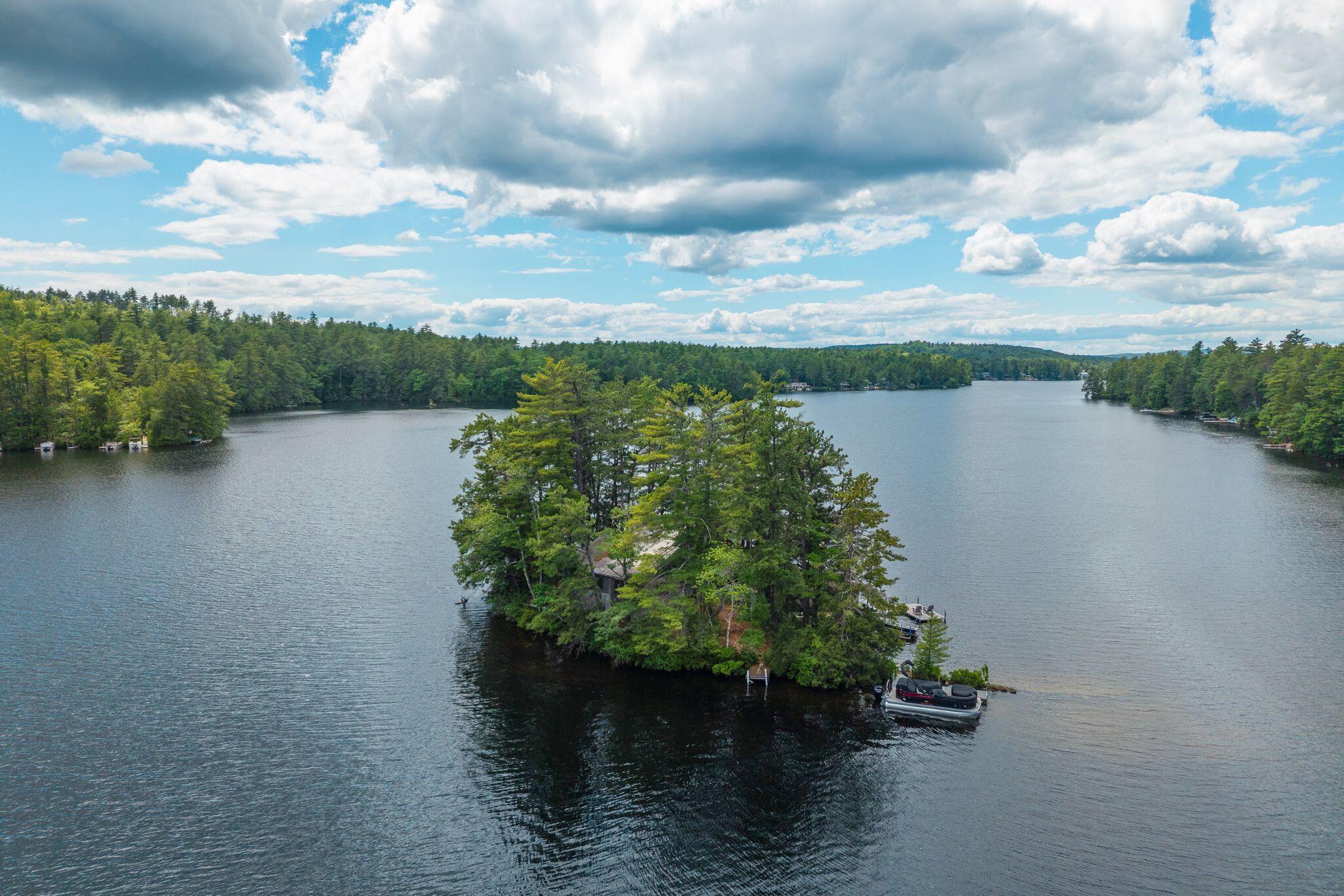 1 Custom House Island