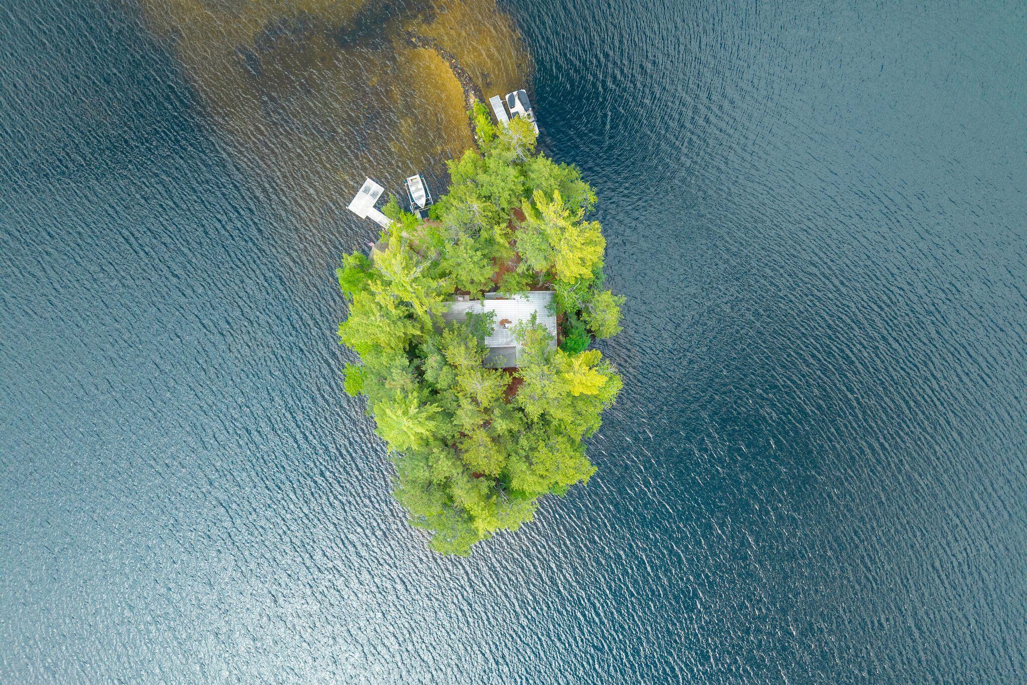1 Custom House Island