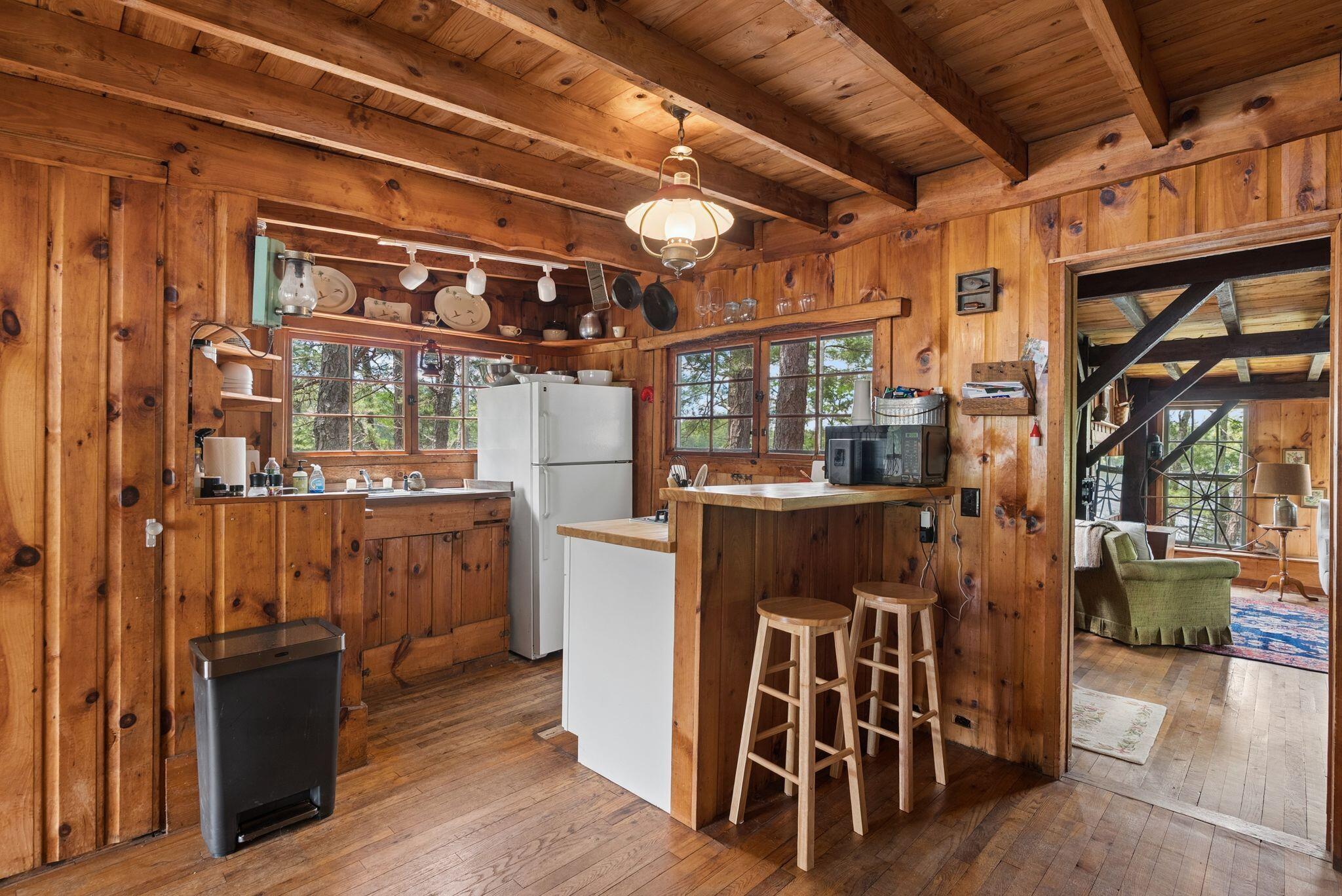 1 Custom House Island