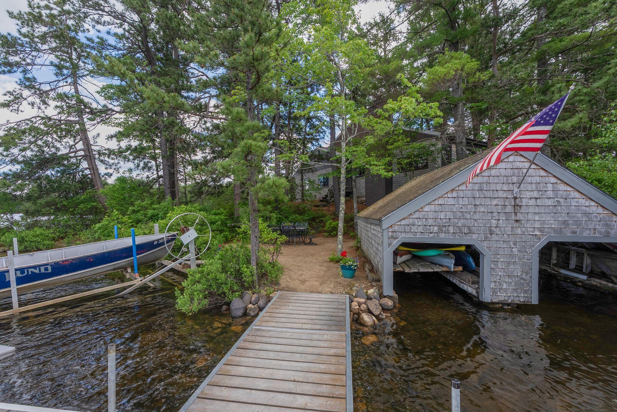 1 Custom House Island