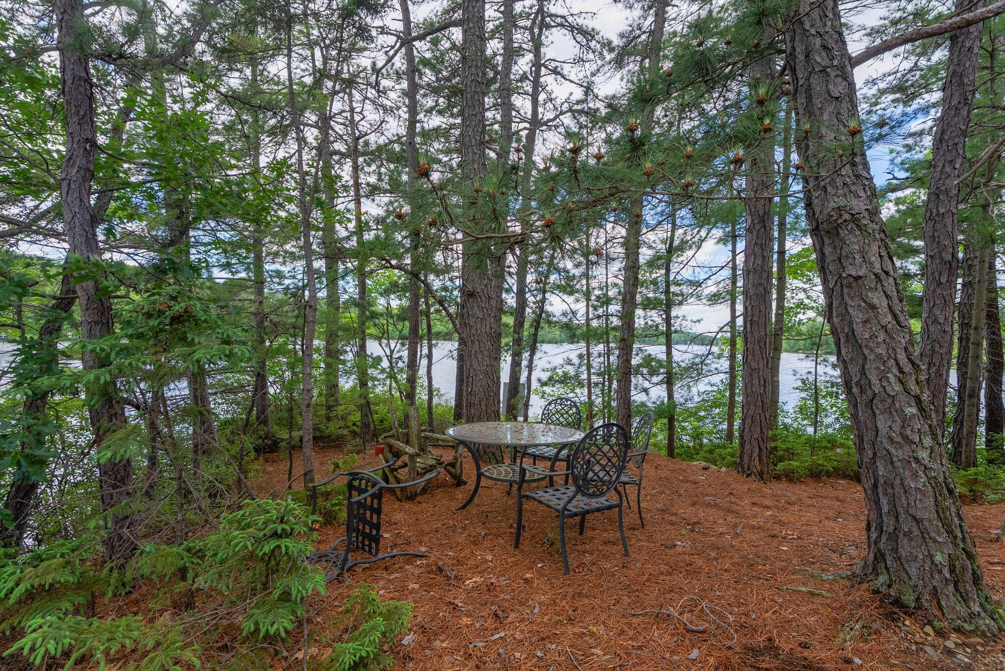 1 Custom House Island