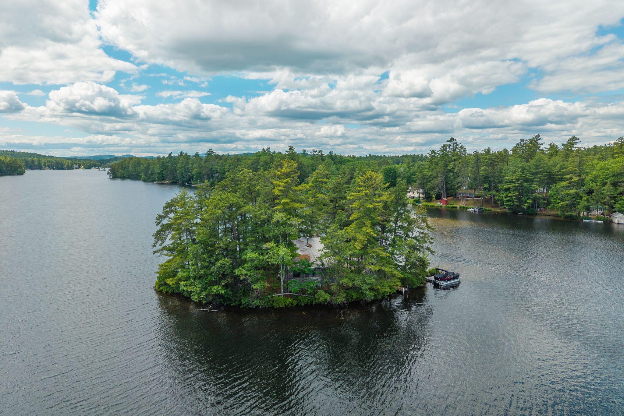 1 Custom House Island