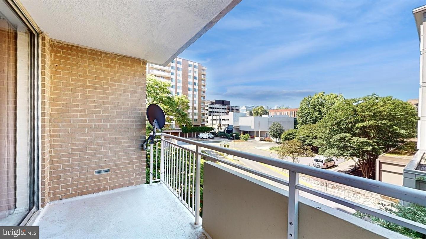 3001 Veazey Ter NW #709