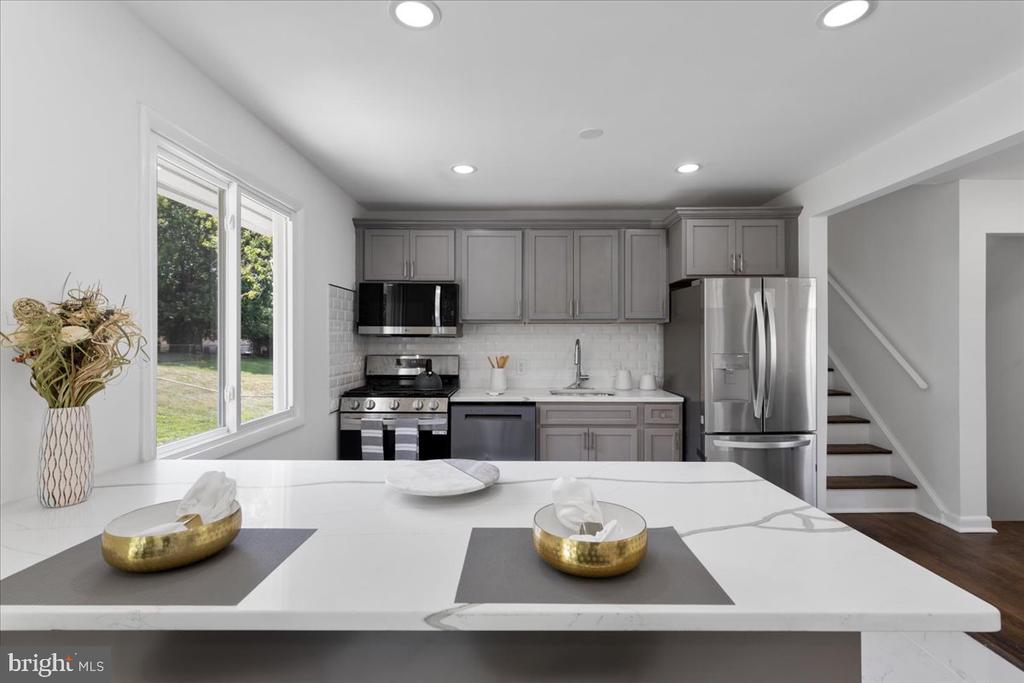 5512 Chloe Dr
