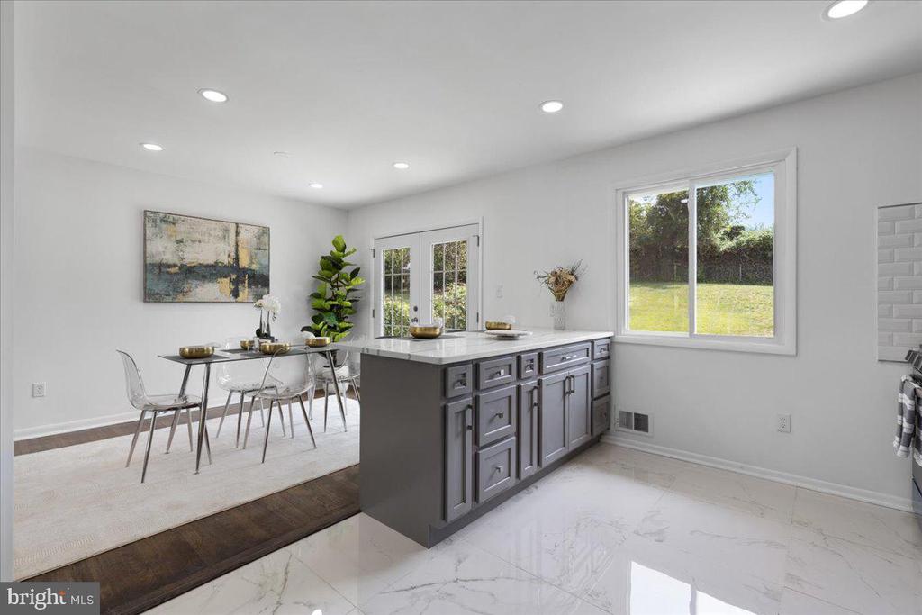 5512 Chloe Dr