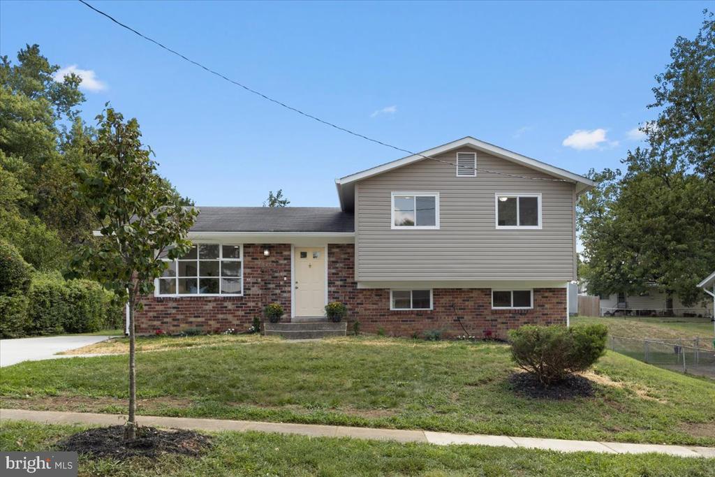 5512 Chloe Dr