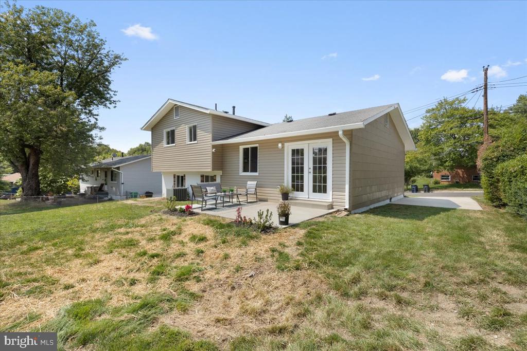 5512 Chloe Dr
