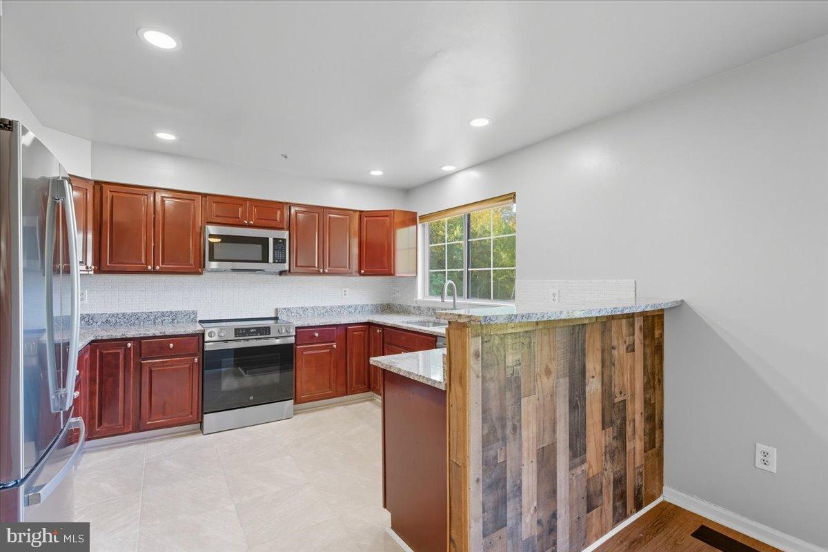 9208 FAIRLANE PLACE