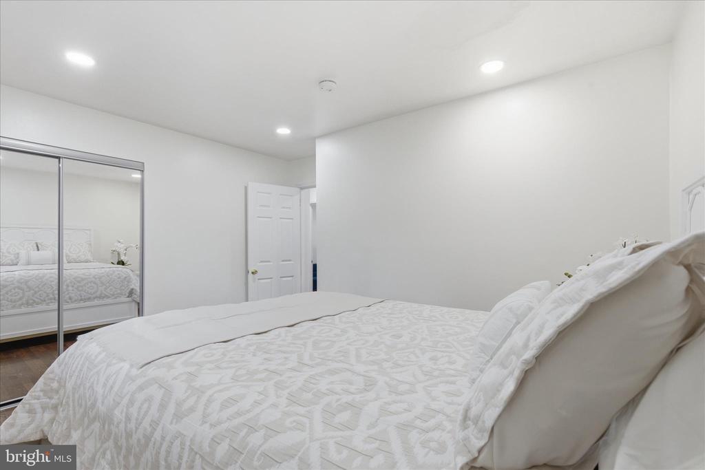 824 BOOKER DRIVE