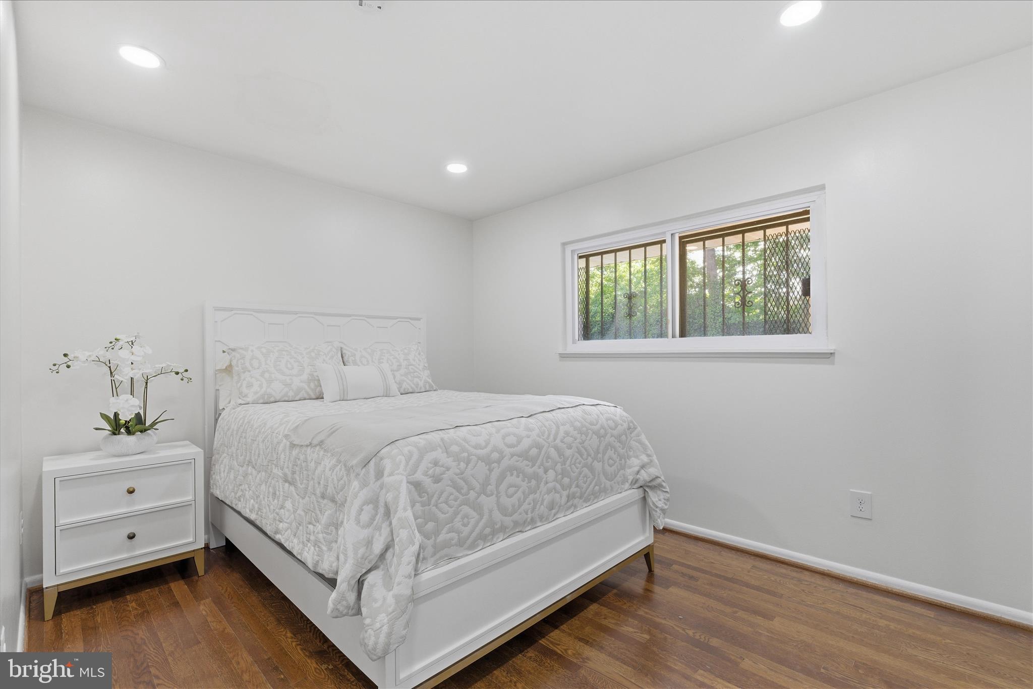 824 BOOKER DRIVE