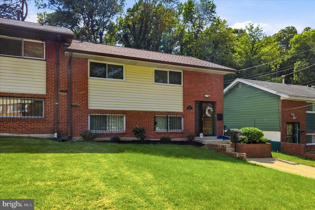 824 BOOKER DRIVE