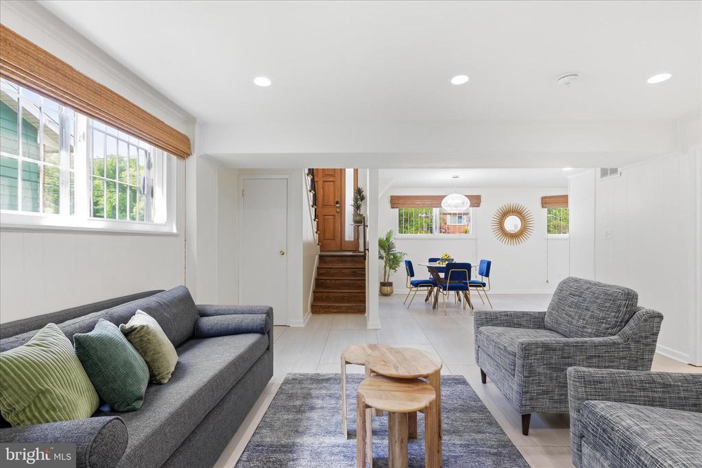 824 BOOKER DRIVE