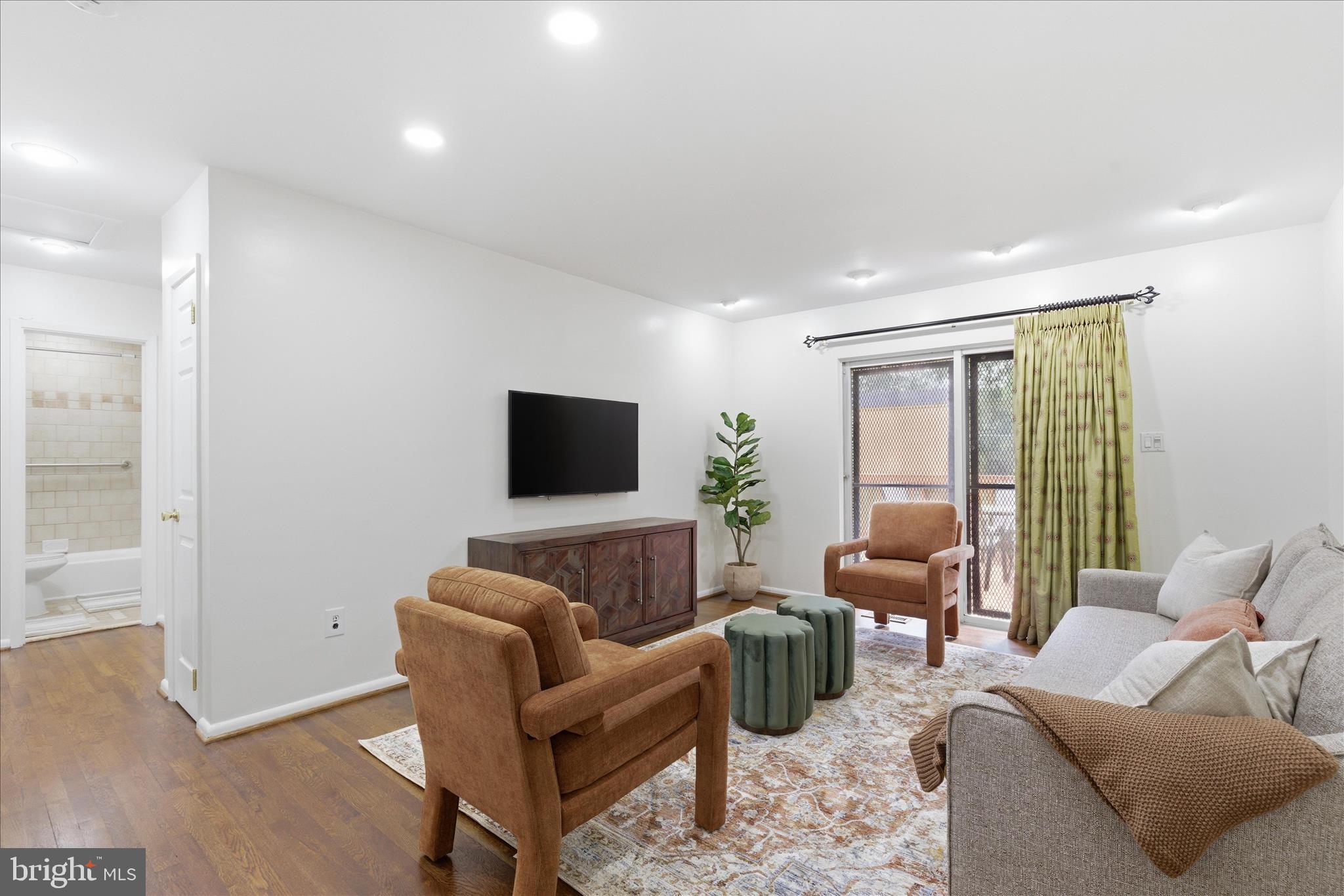 824 BOOKER DRIVE