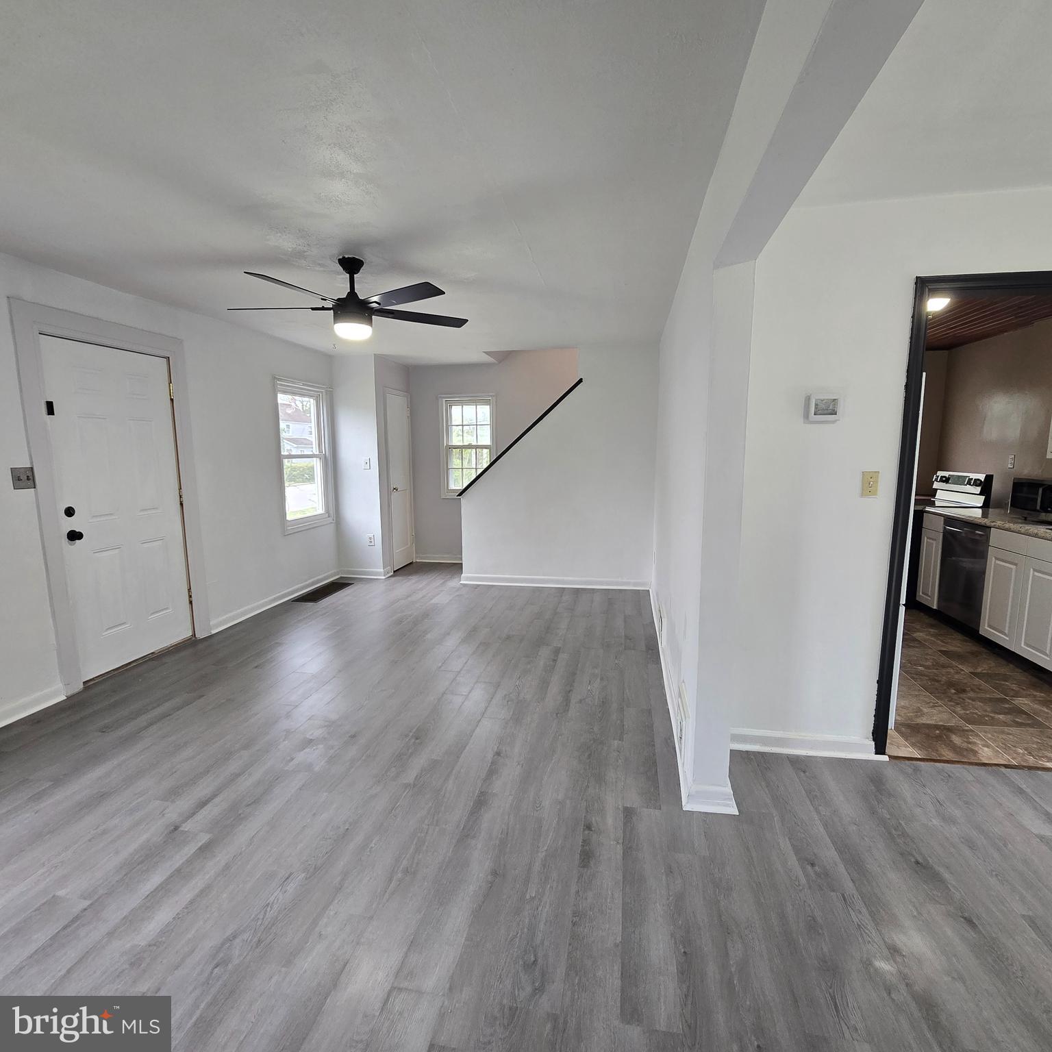 21676 N ESSEX DRIVE