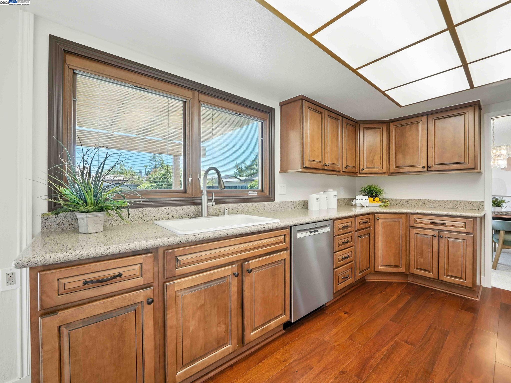 2858 Superior Dr