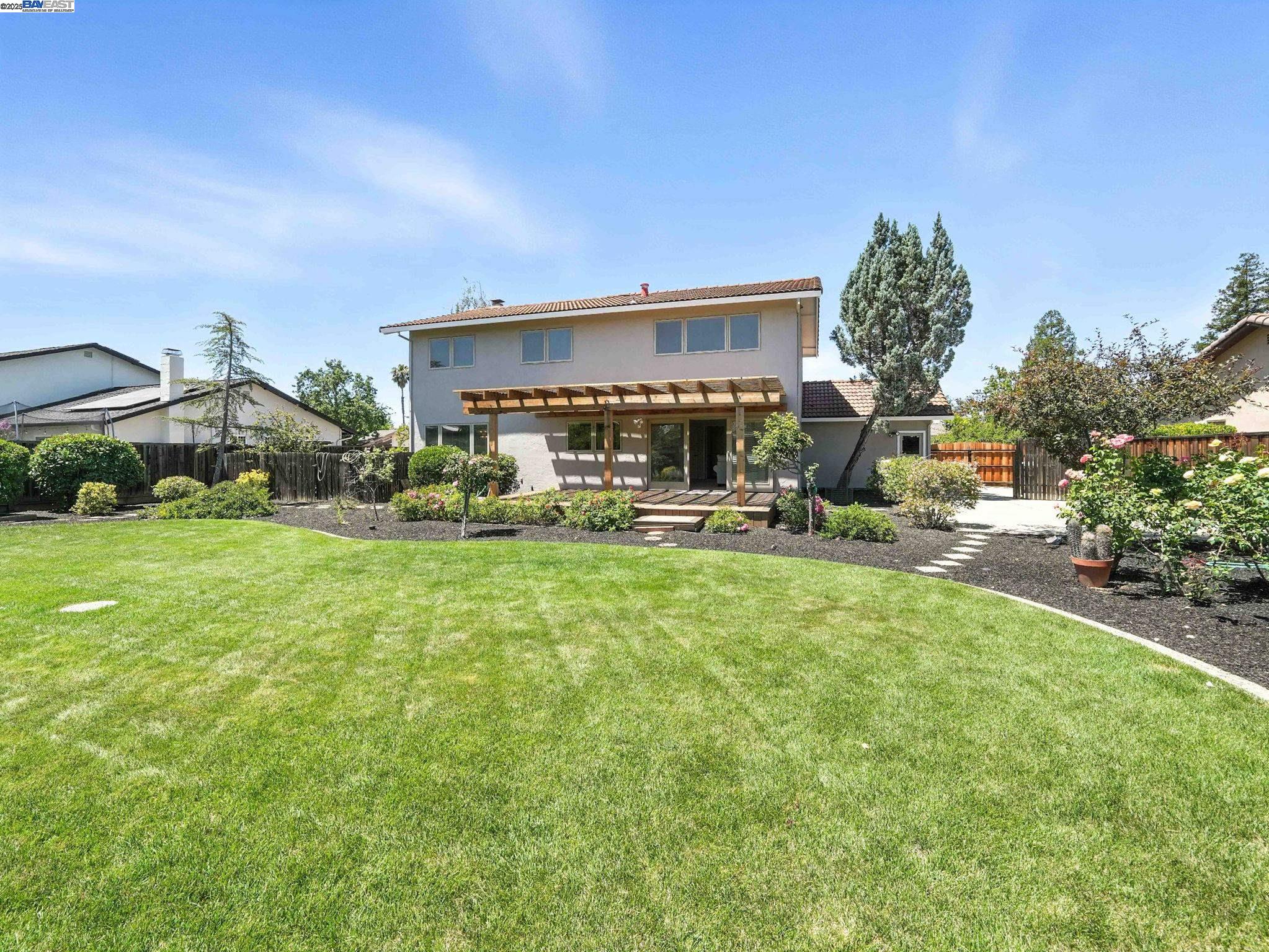 2858 Superior Dr