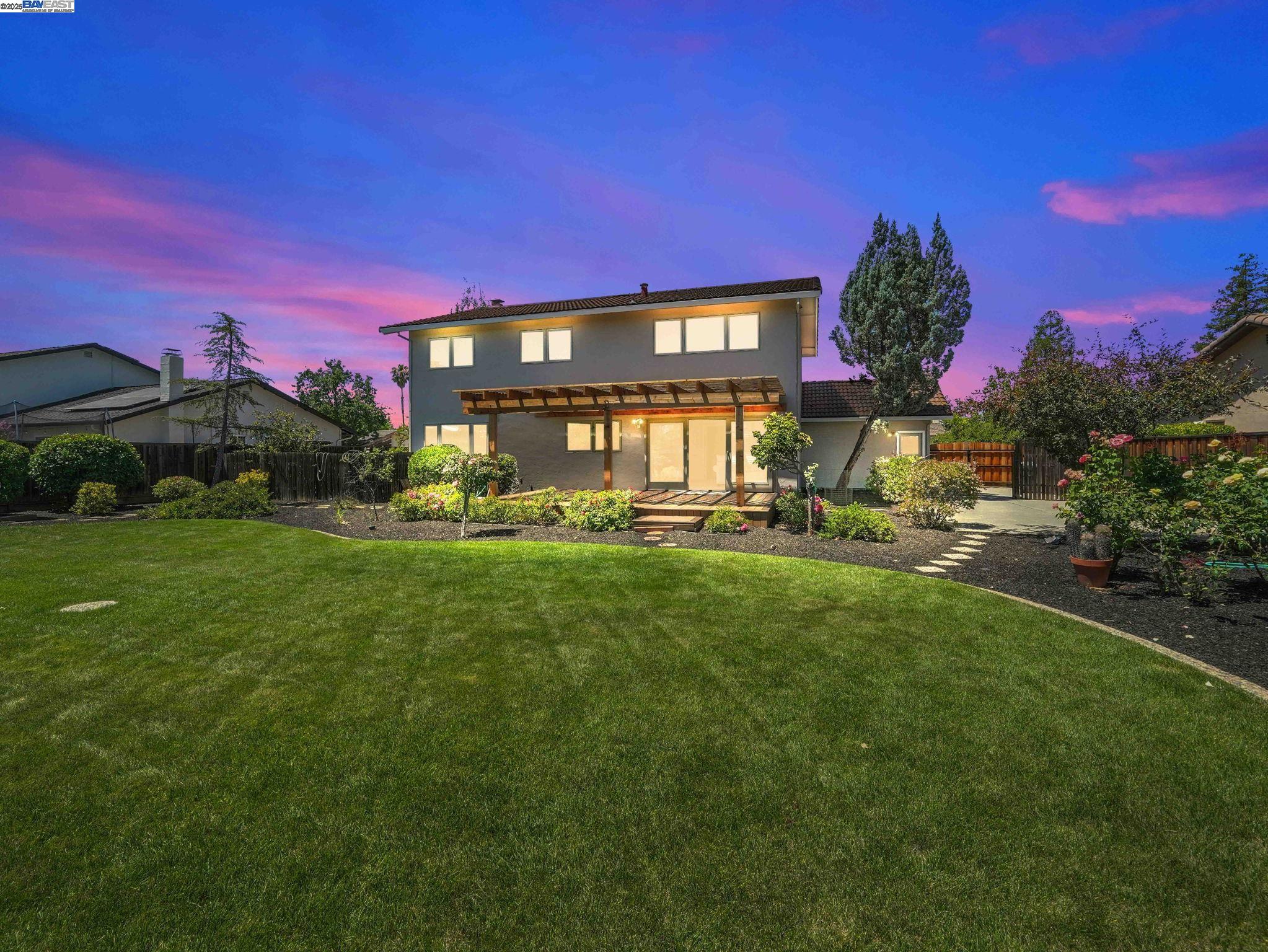 2858 Superior Dr