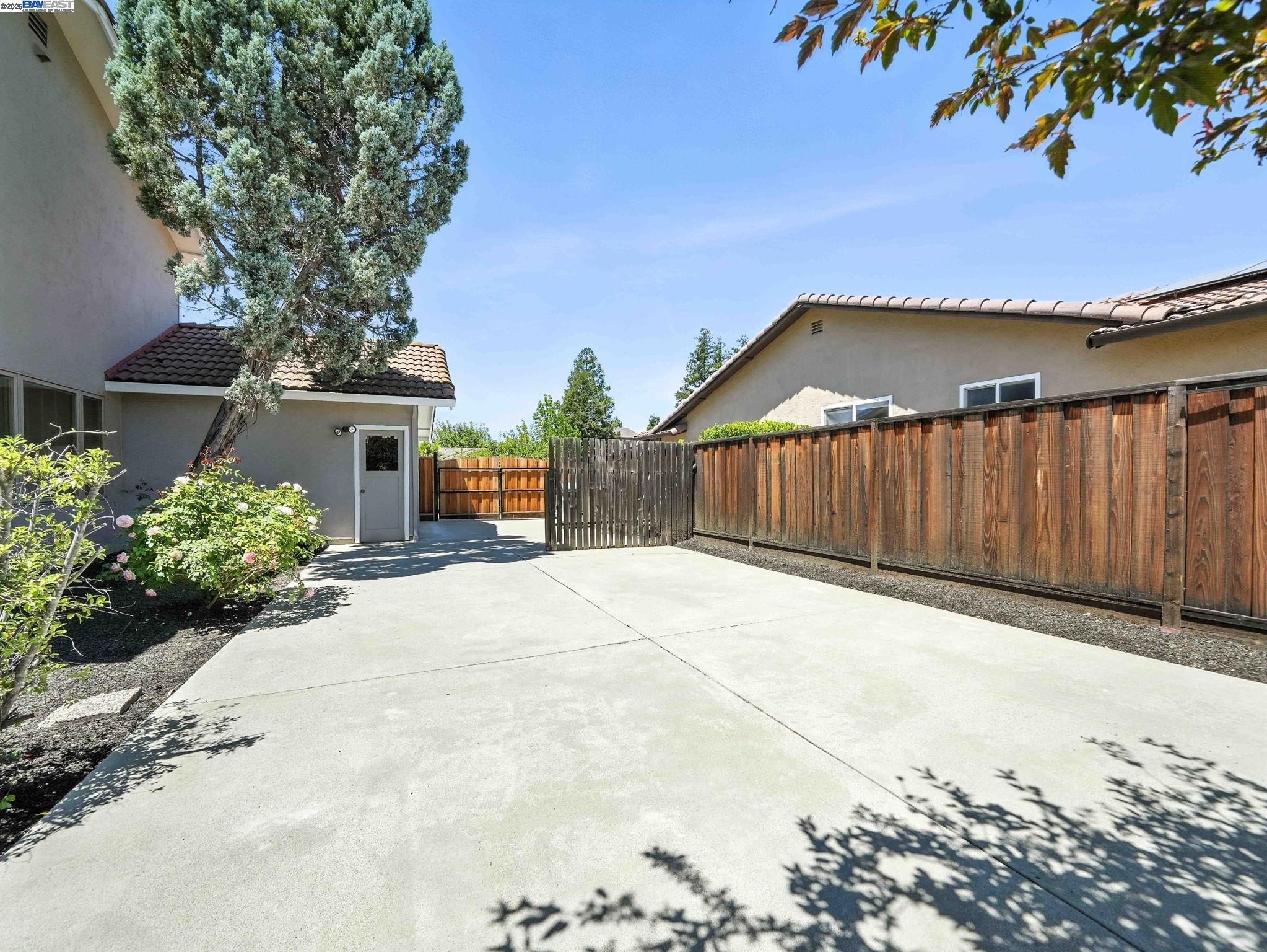 2858 Superior Dr