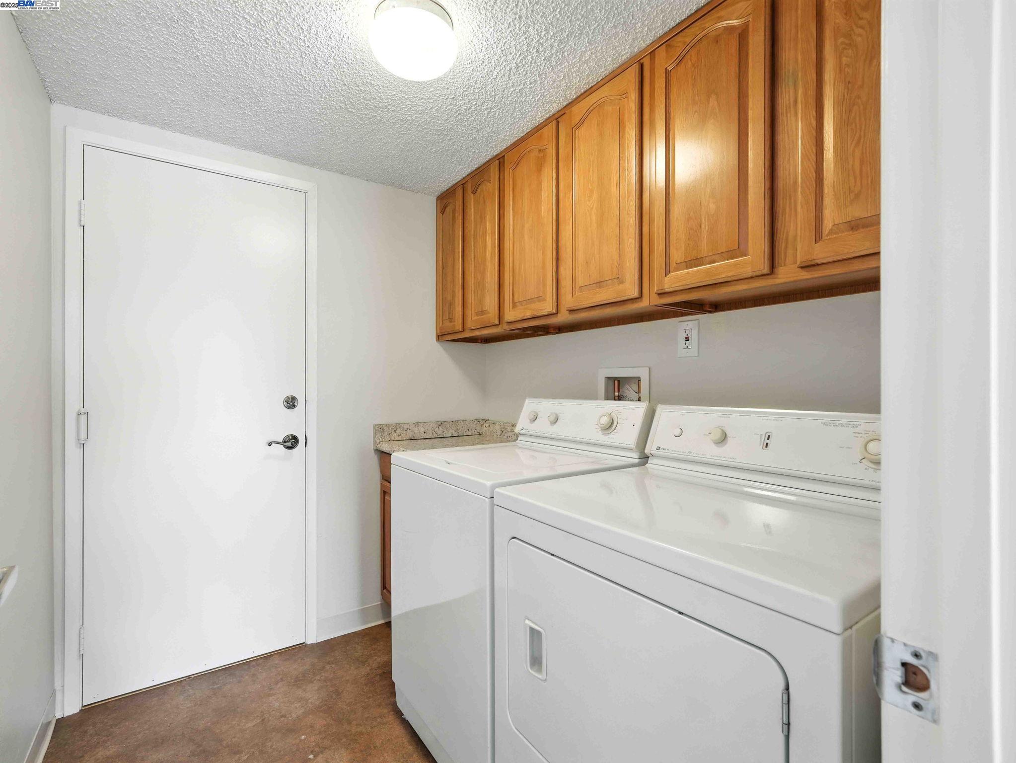 2858 Superior Dr