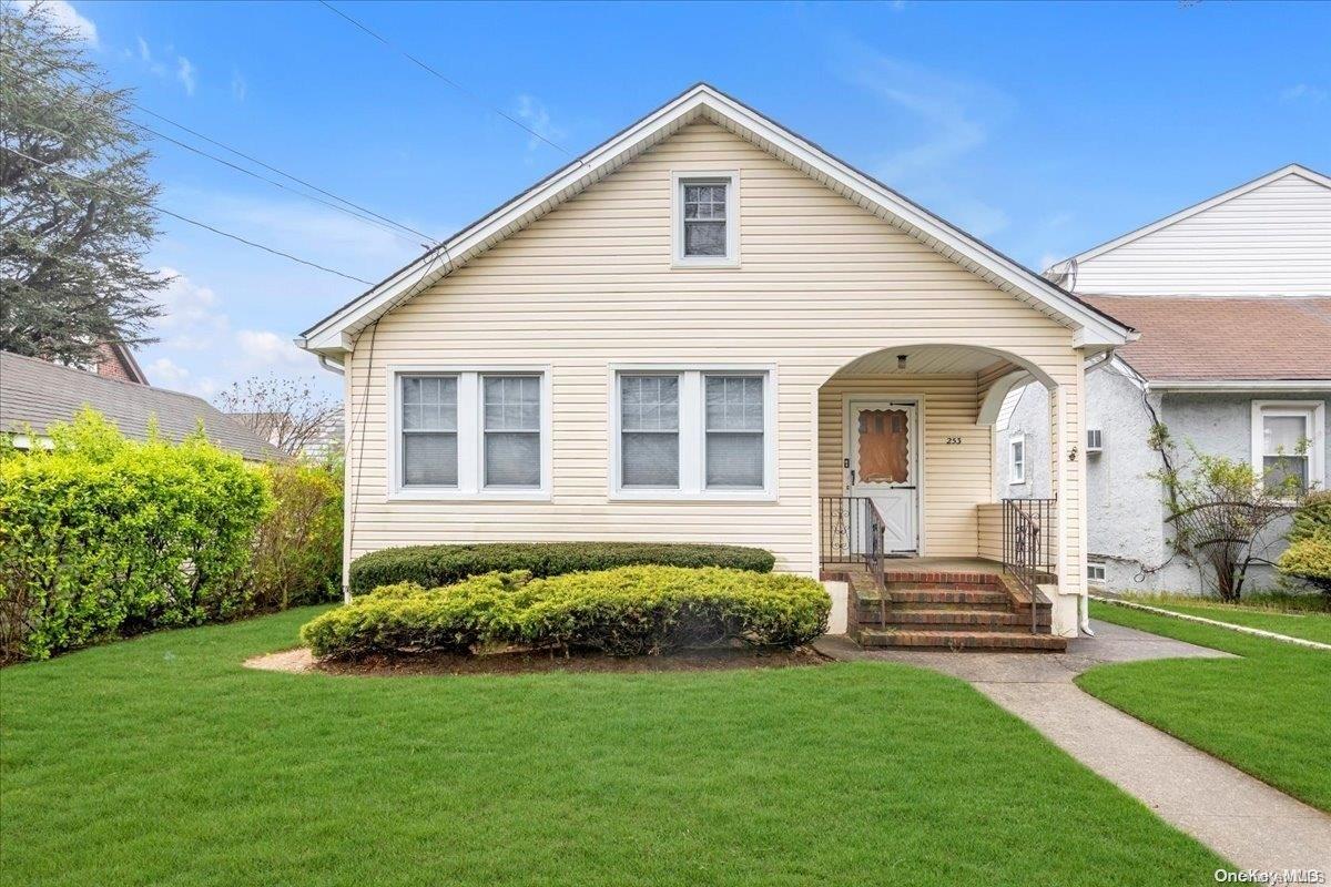 253 Rolling Street