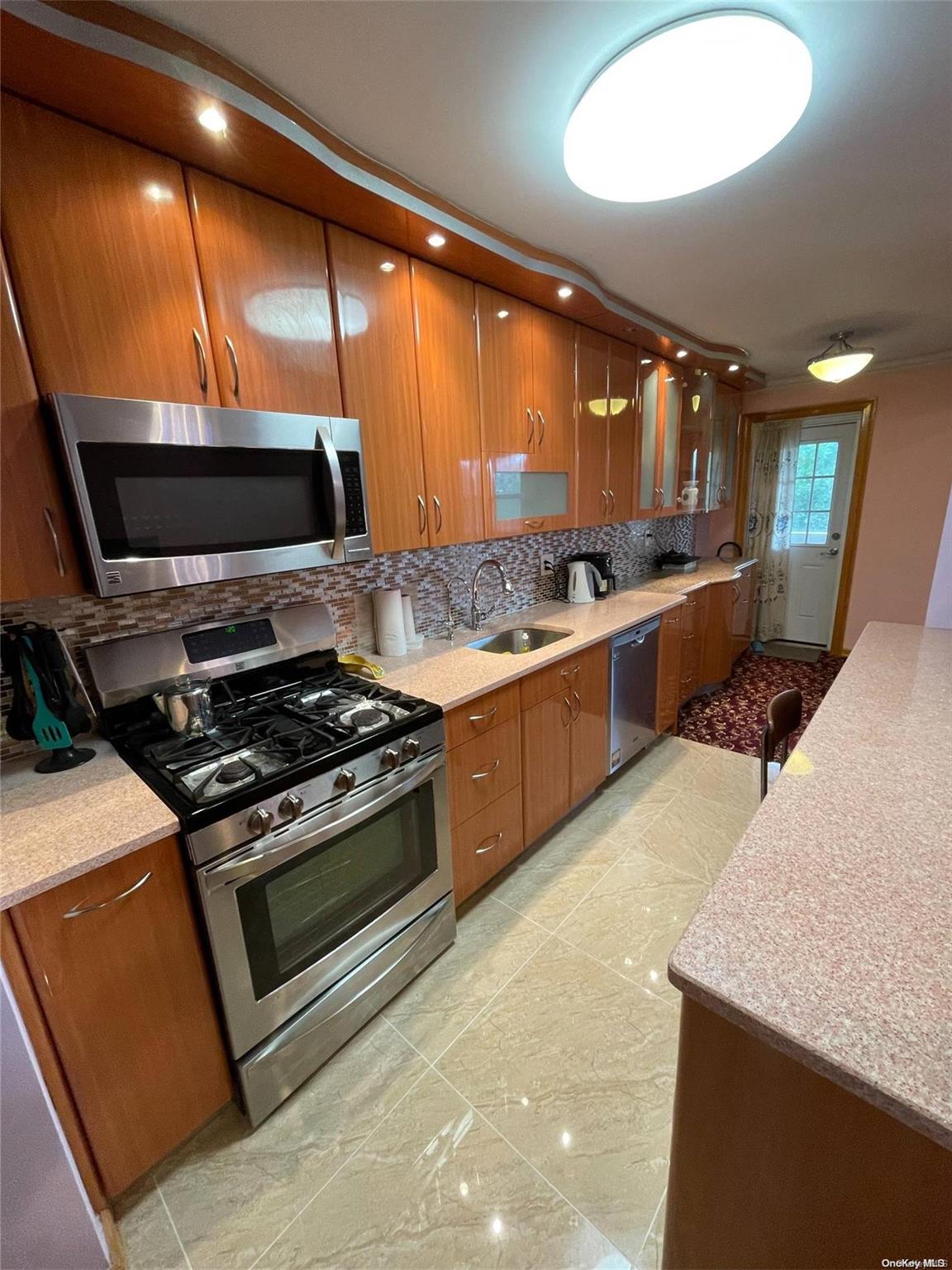 151-40 88 Street Unit: 5L