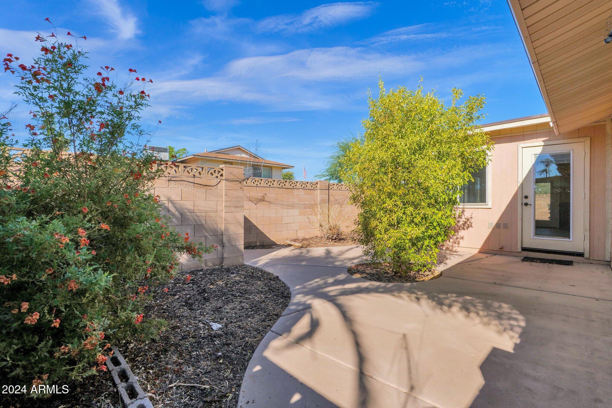 6742 S KENNETH Place