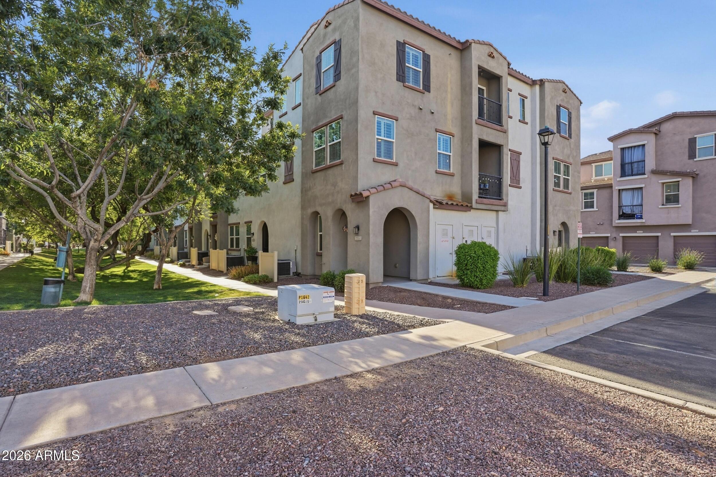 2357 E HIDALGO Avenue