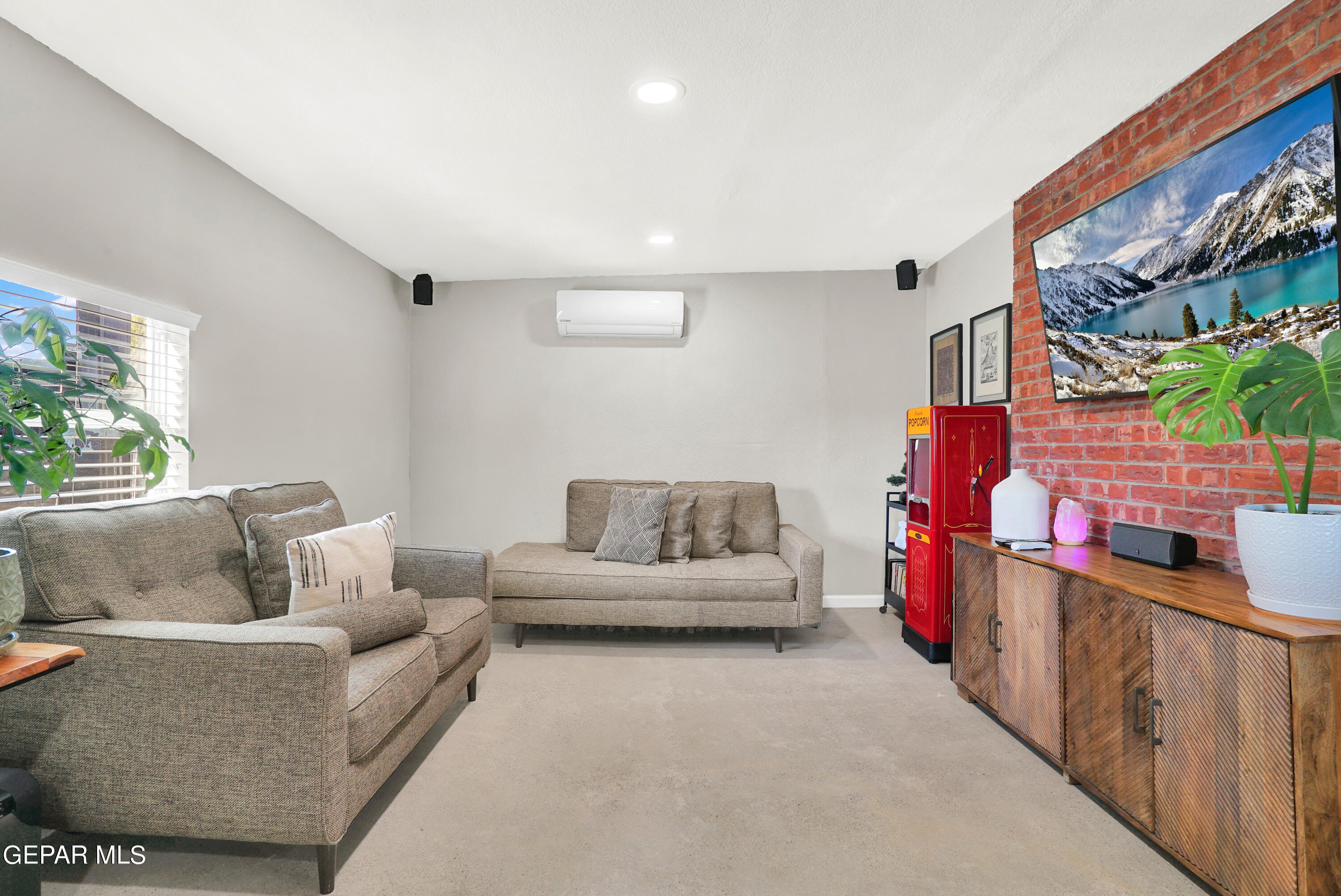 1593 HARTSDALE Drive