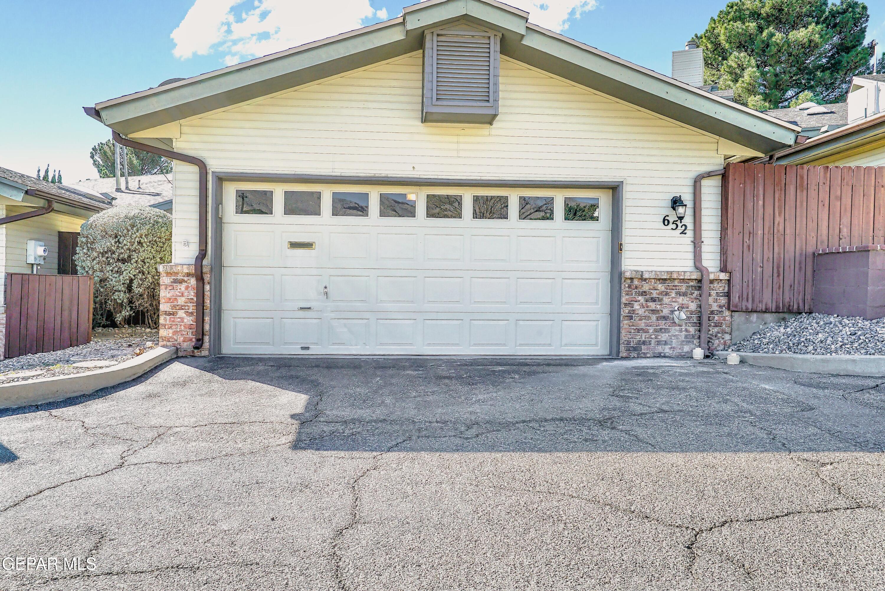 652 COPPERFIELD Lane
