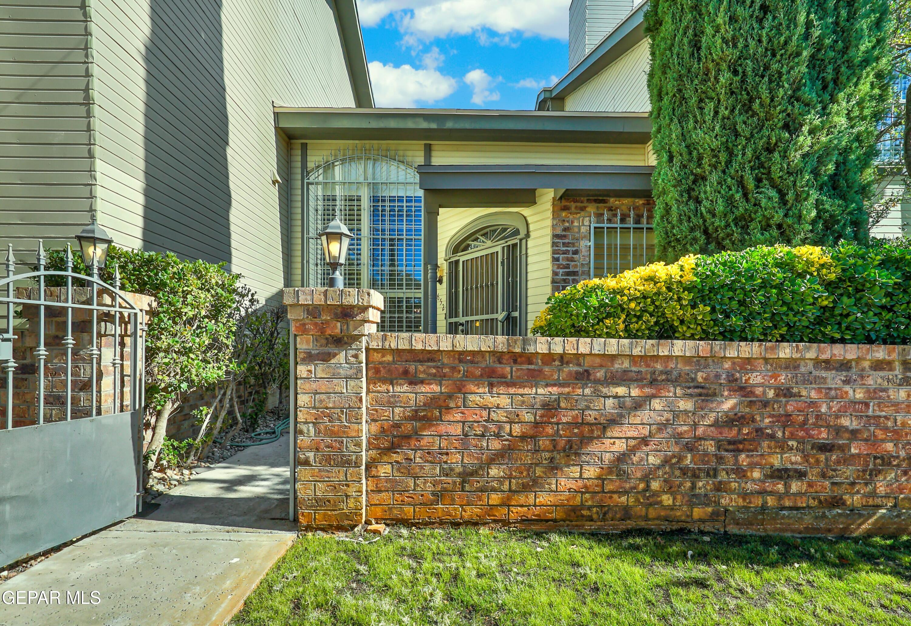 652 COPPERFIELD Lane
