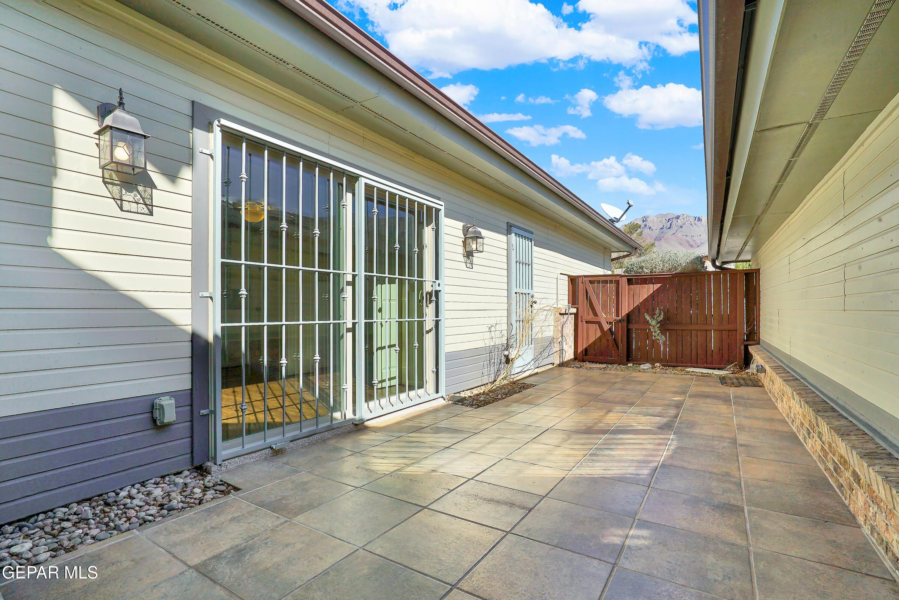 652 COPPERFIELD Lane