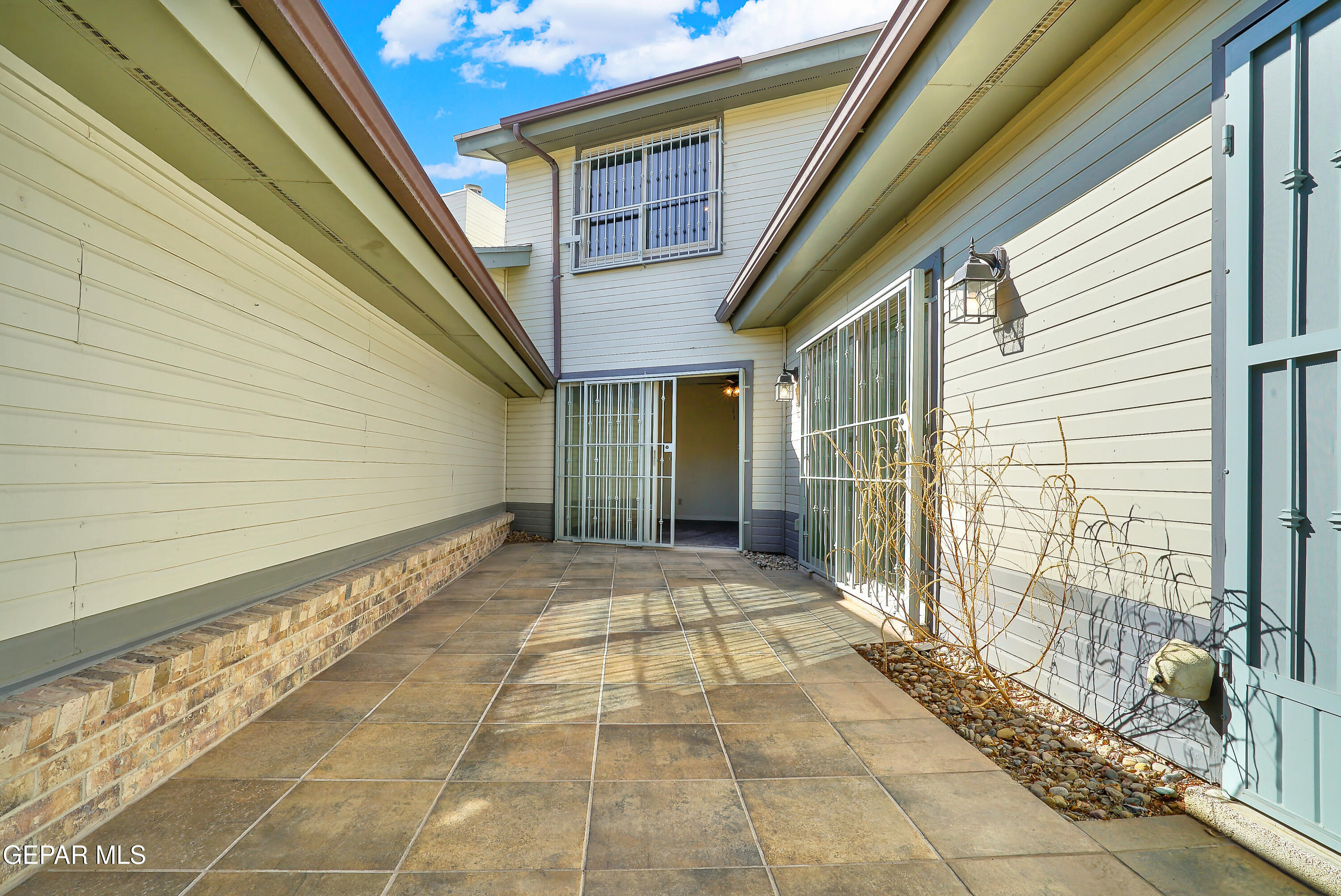 652 COPPERFIELD Lane