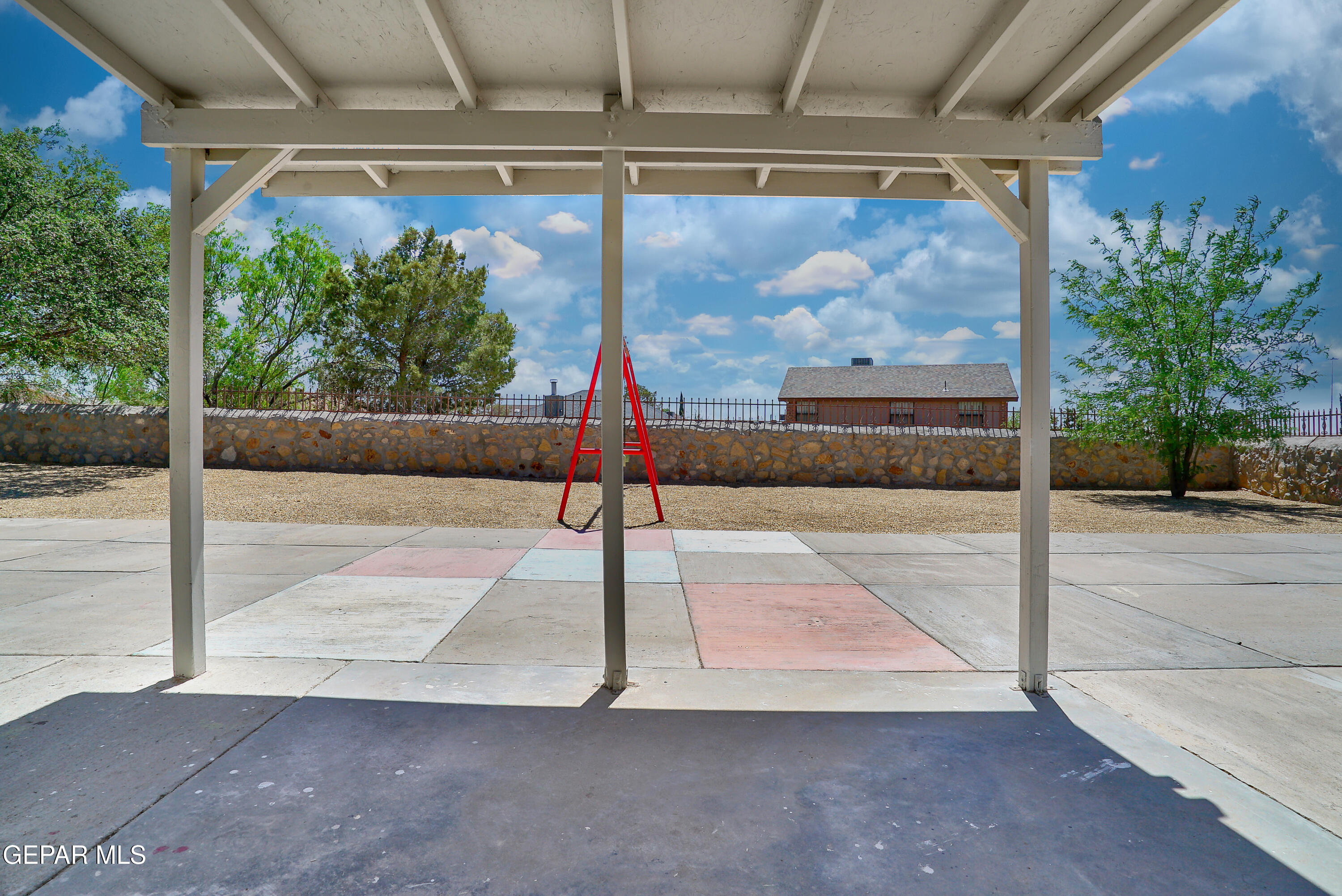500 WOODBINE Lane