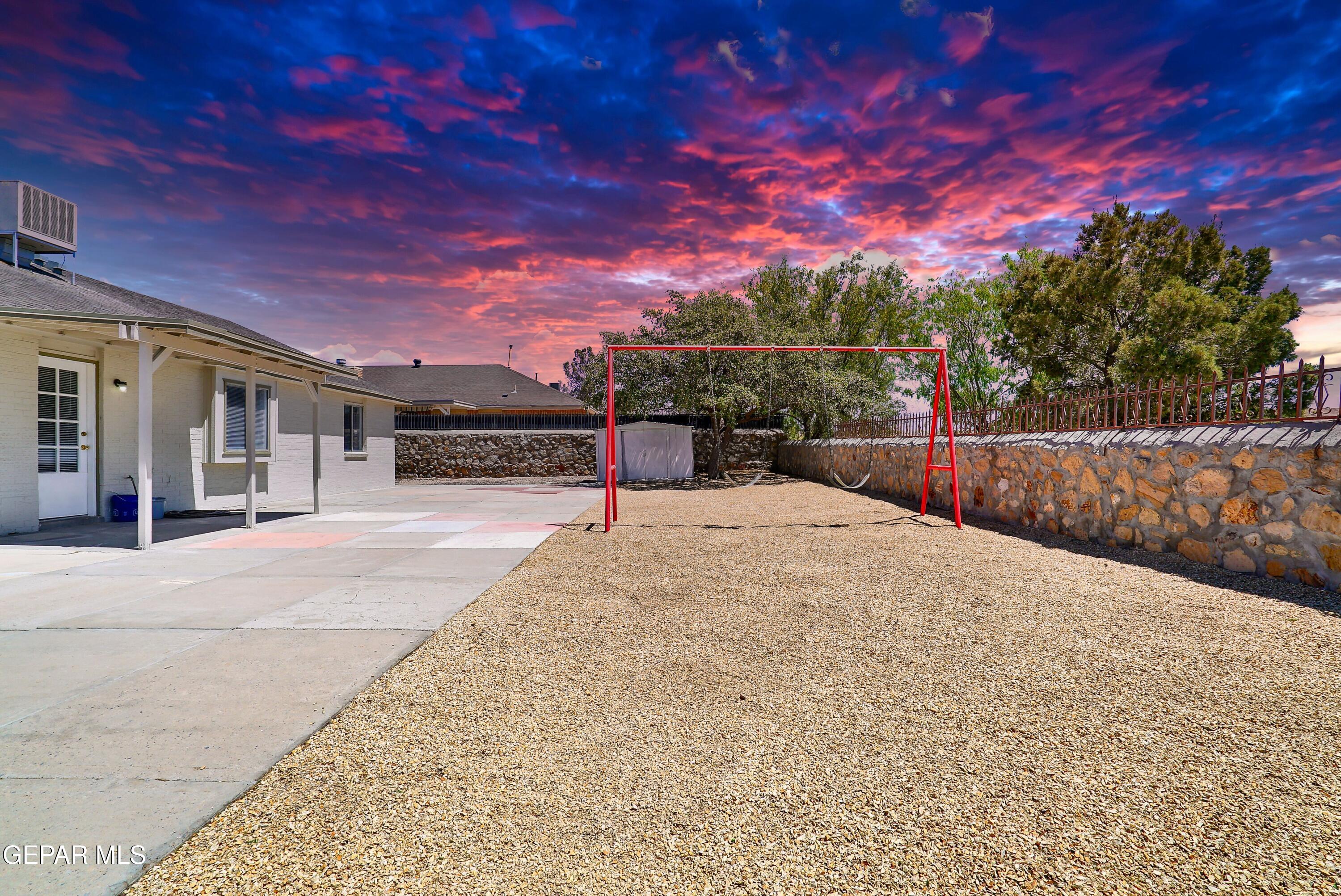500 WOODBINE Lane
