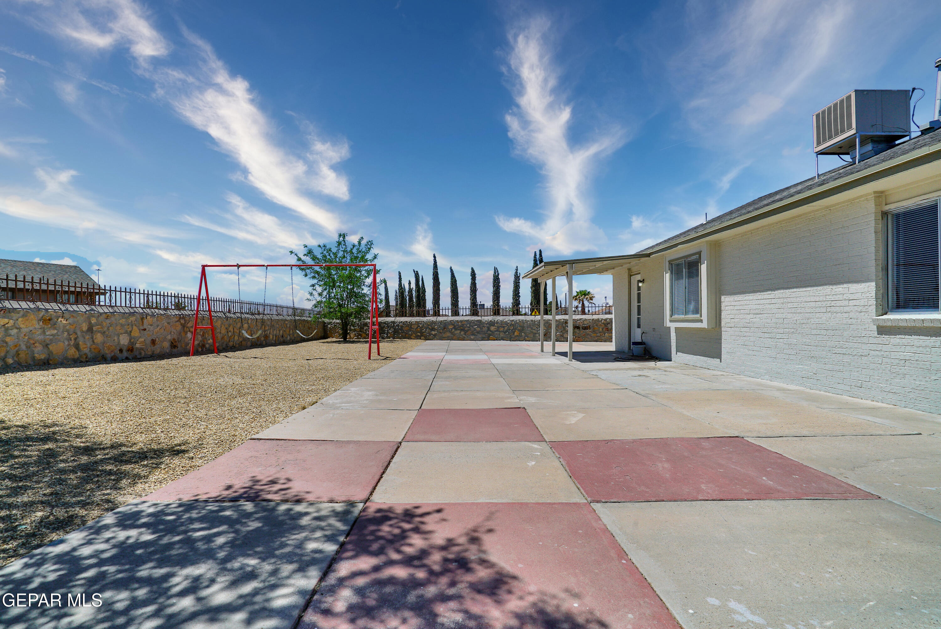 500 WOODBINE Lane