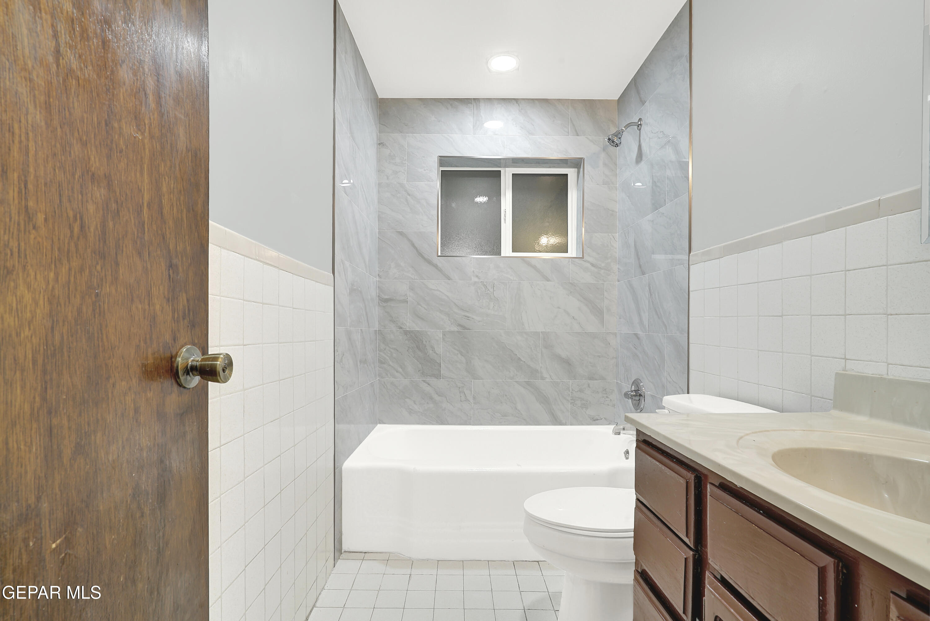 4309 MOBILE Avenue, A