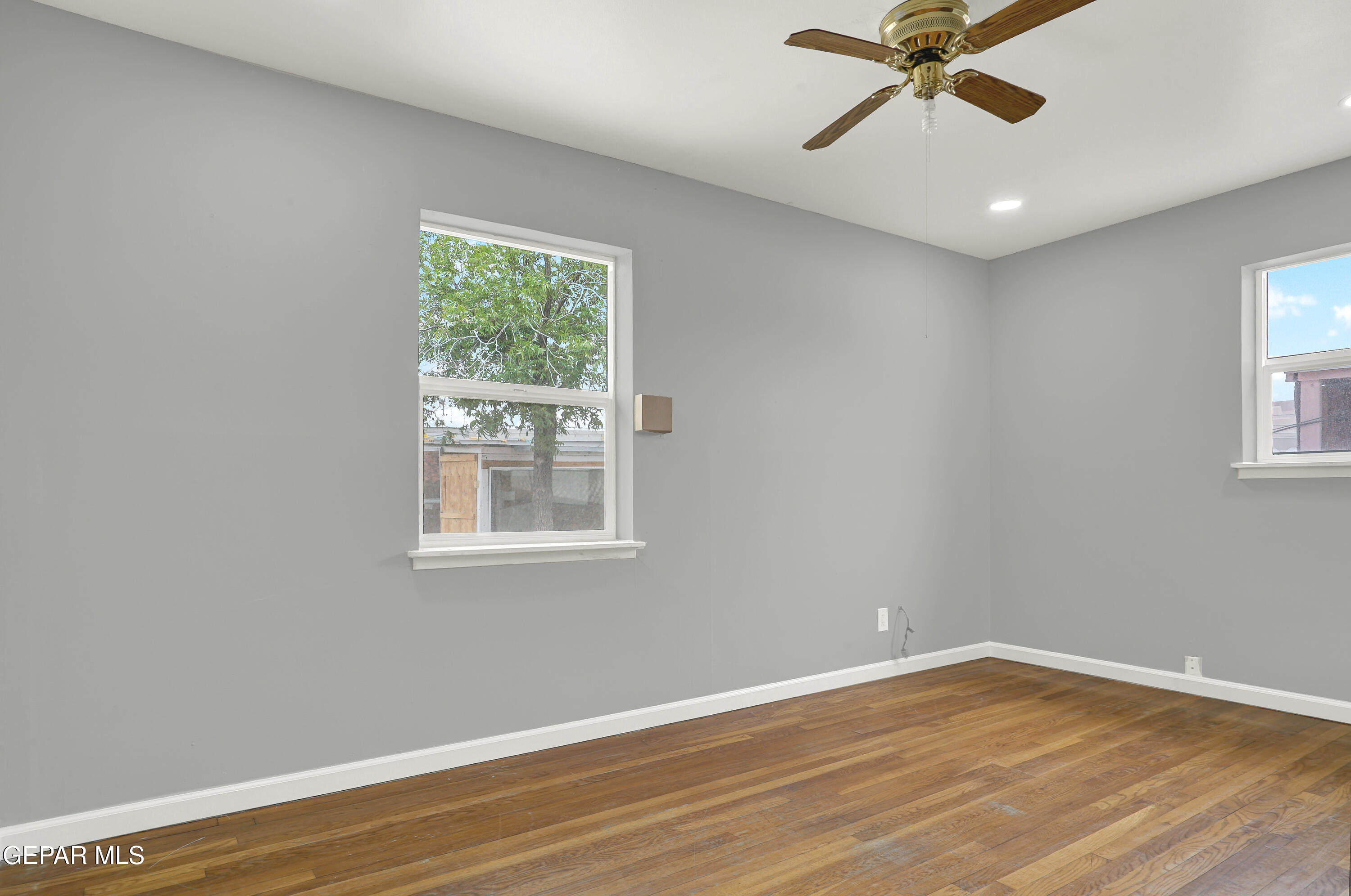 4309 MOBILE Avenue, A