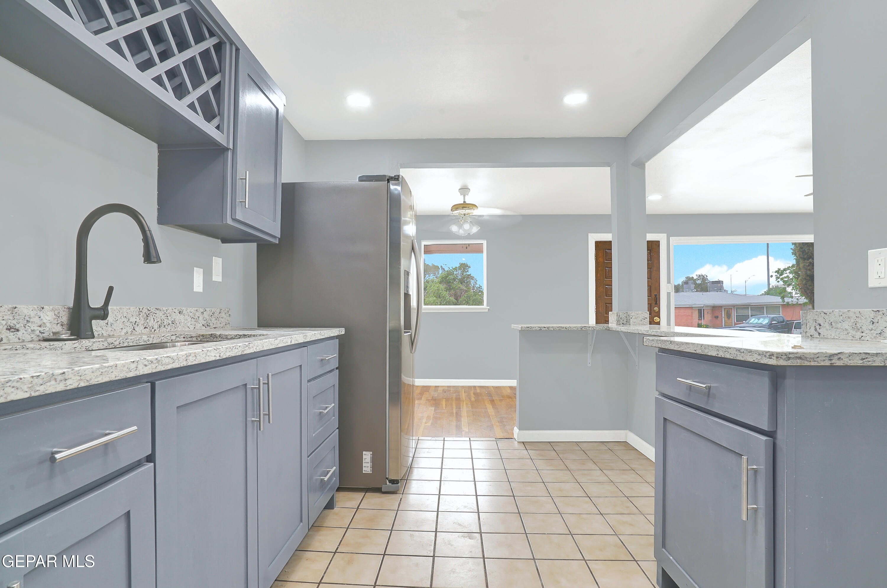 4309 MOBILE Avenue, A