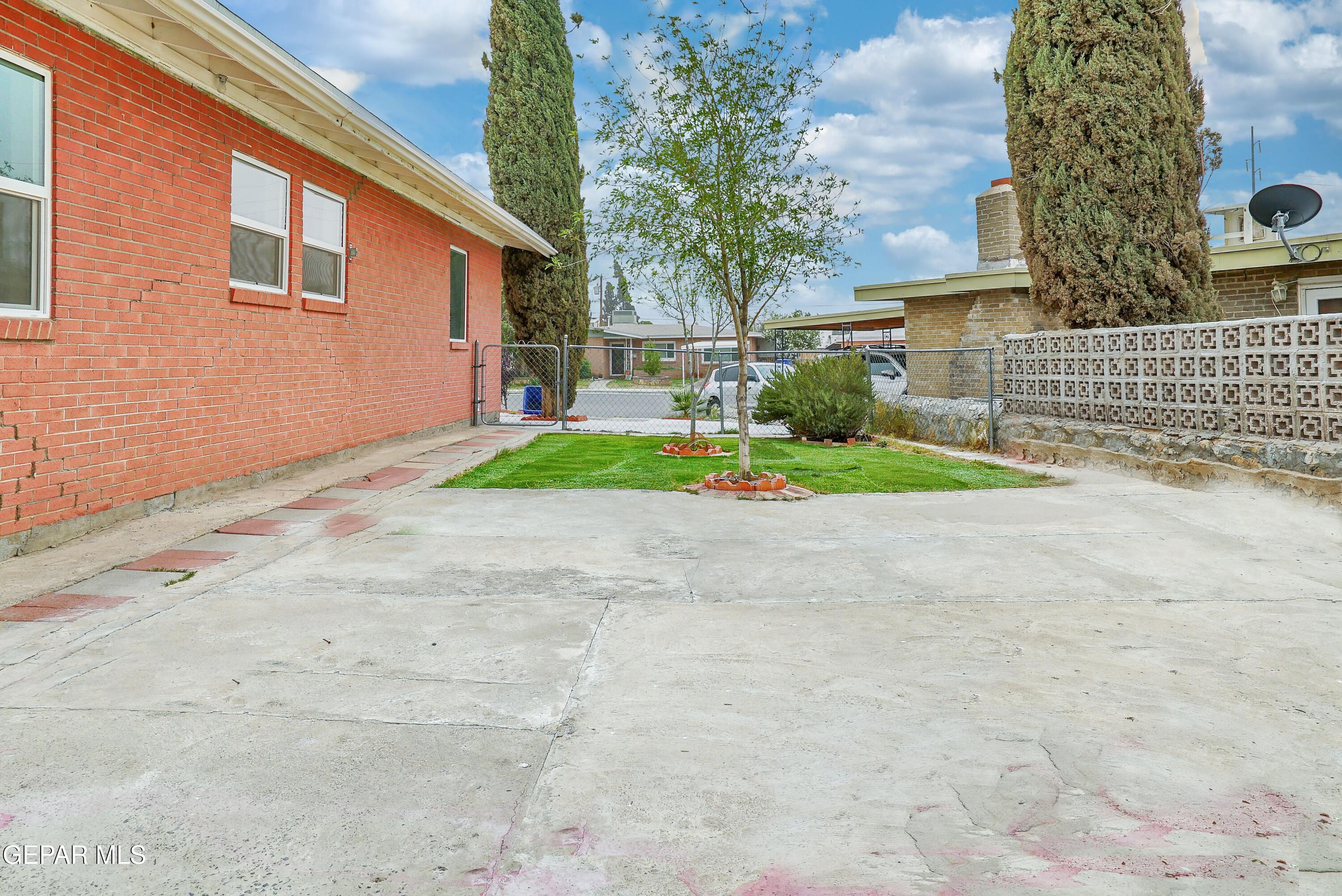 4309 MOBILE Avenue, A