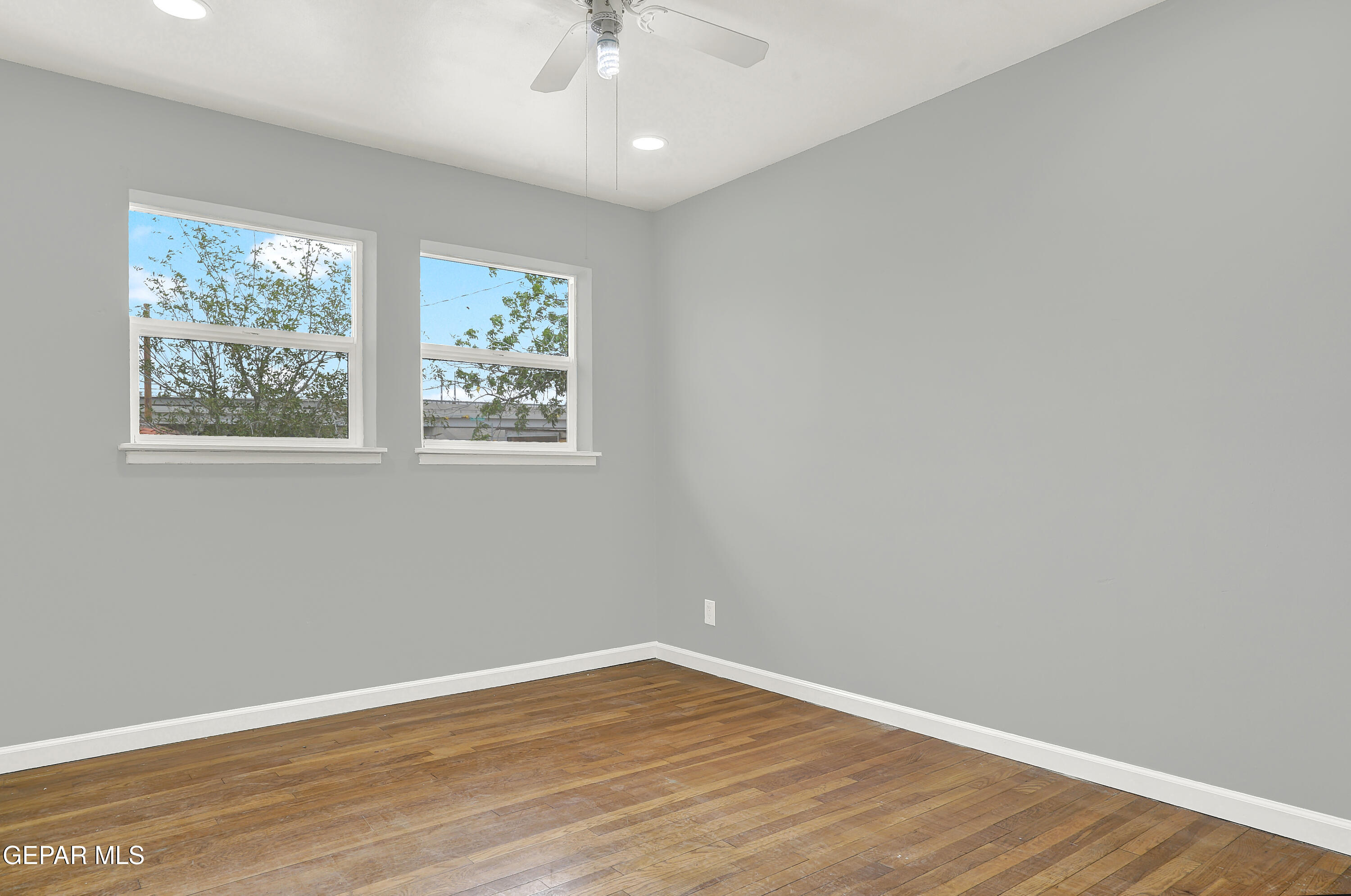 4309 MOBILE Avenue, A