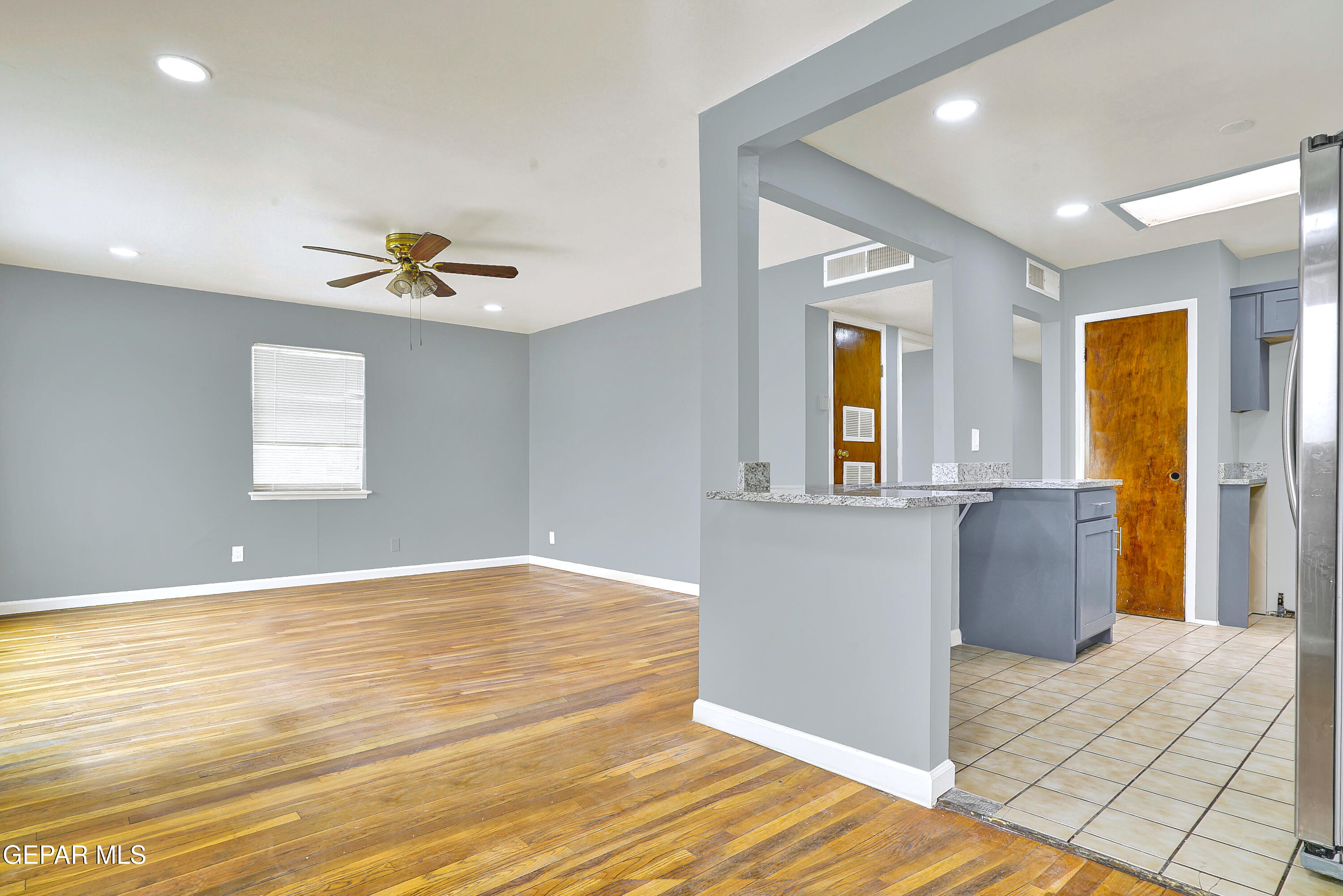 4309 MOBILE Avenue, A