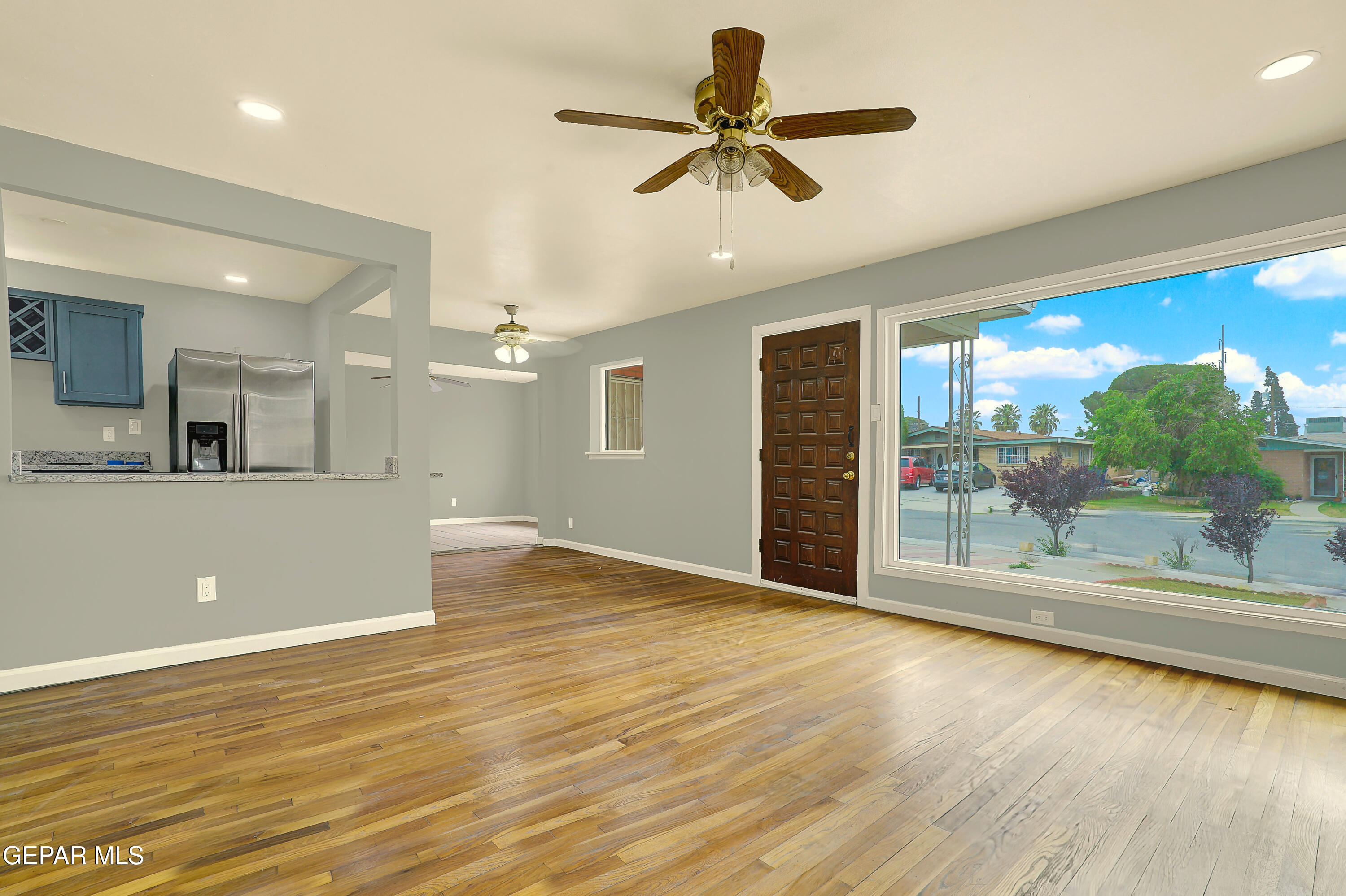 4309 MOBILE Avenue, A