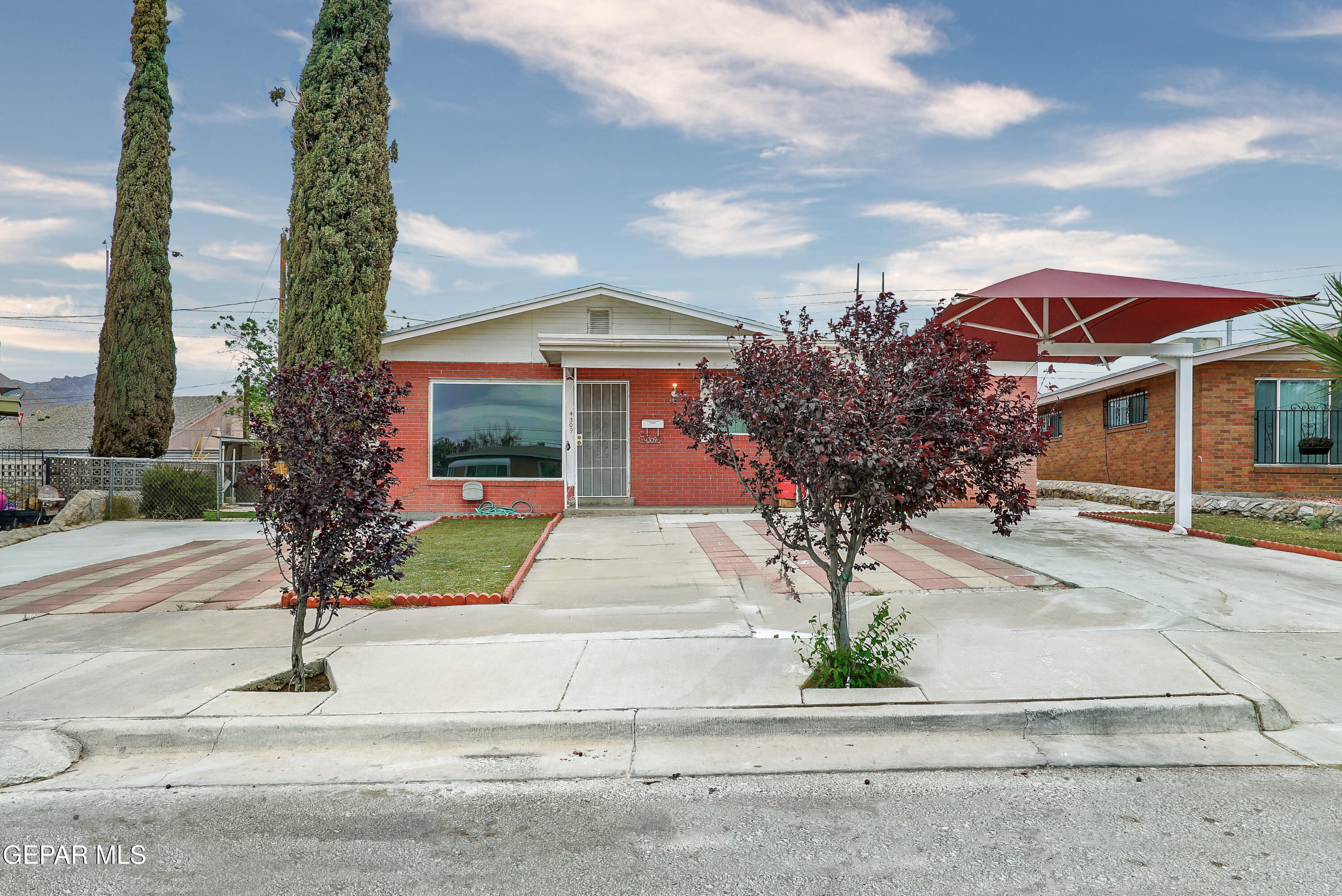 4309 MOBILE Avenue, A