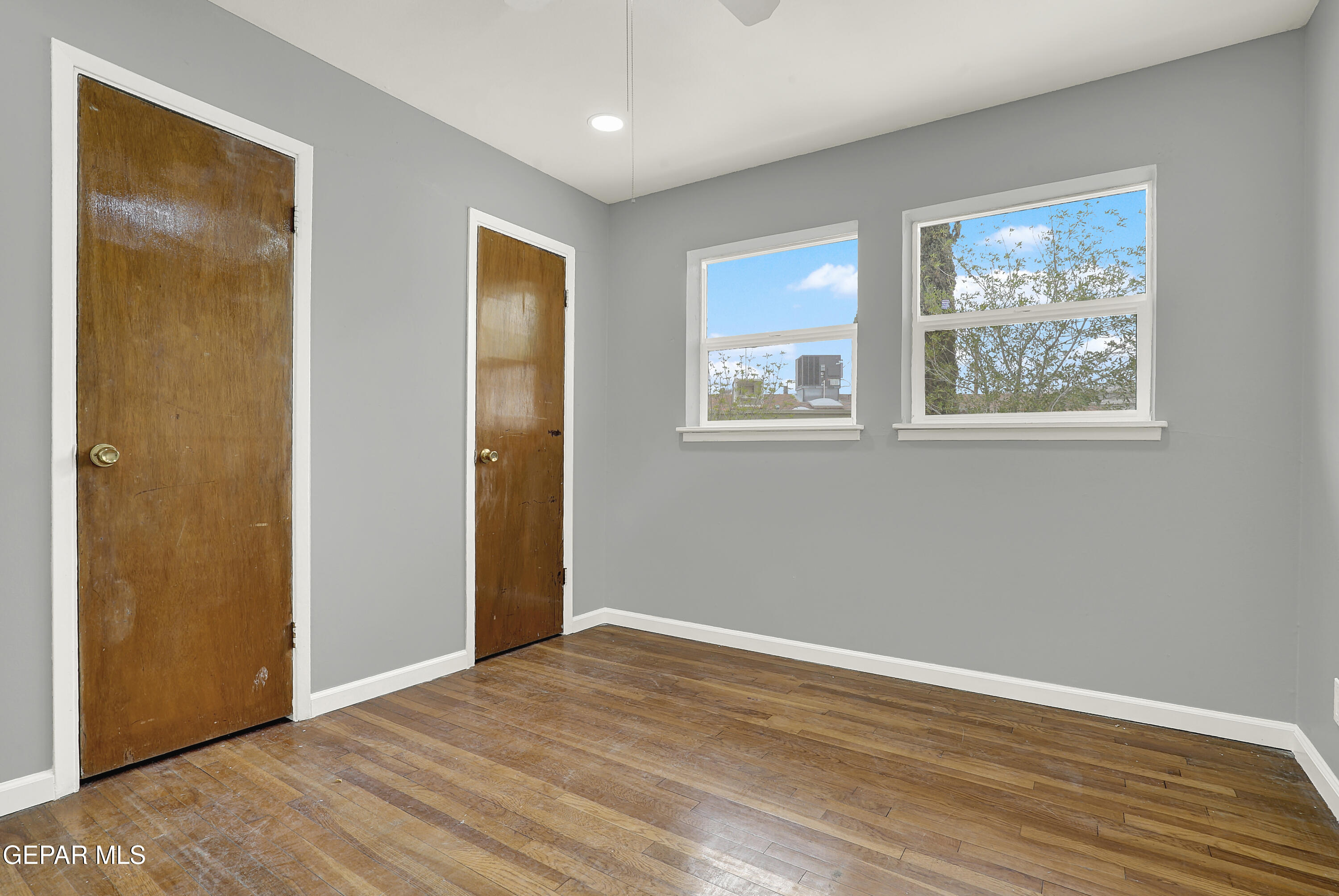 4309 MOBILE Avenue, A
