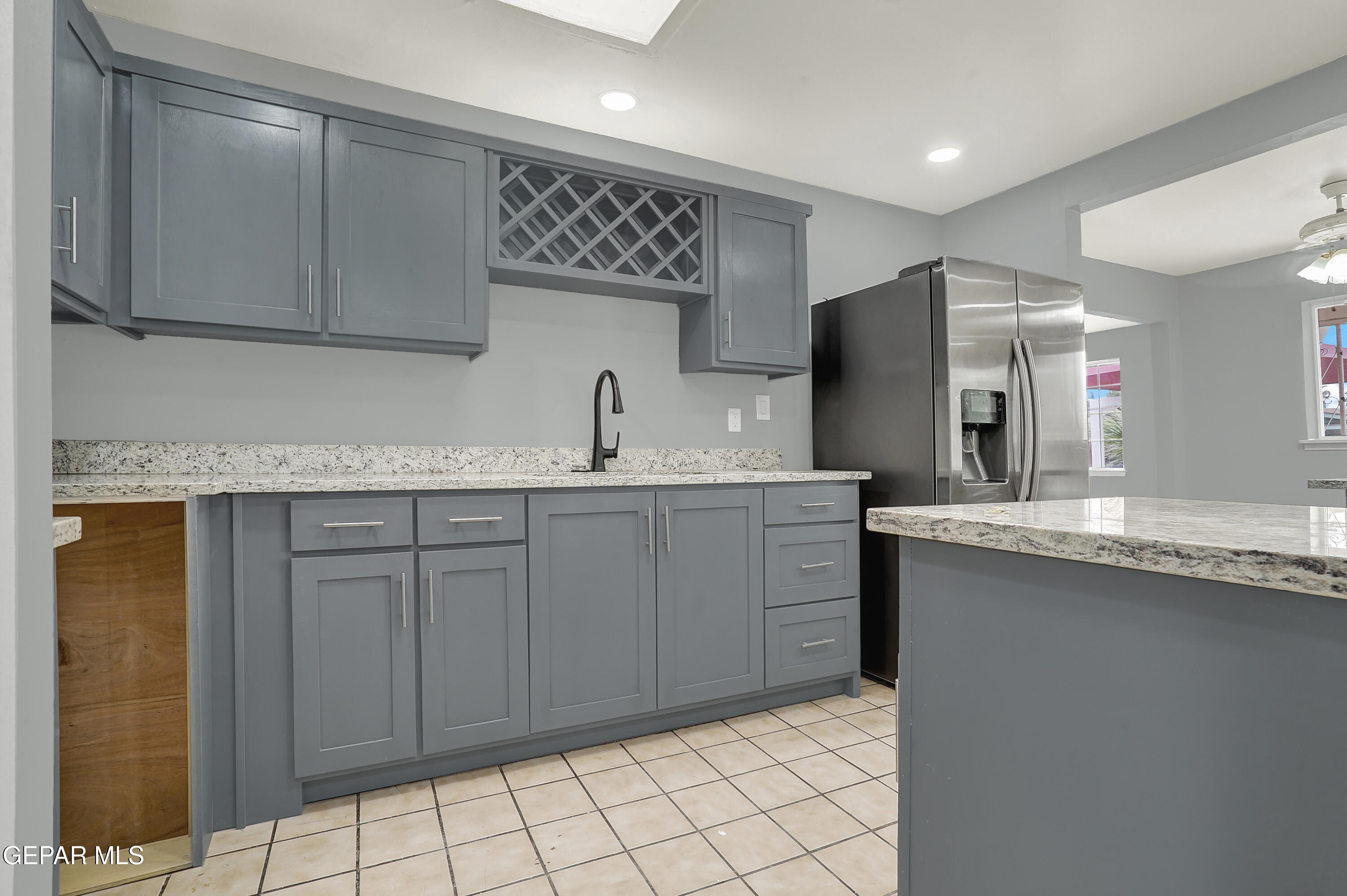 4309 MOBILE Avenue, A