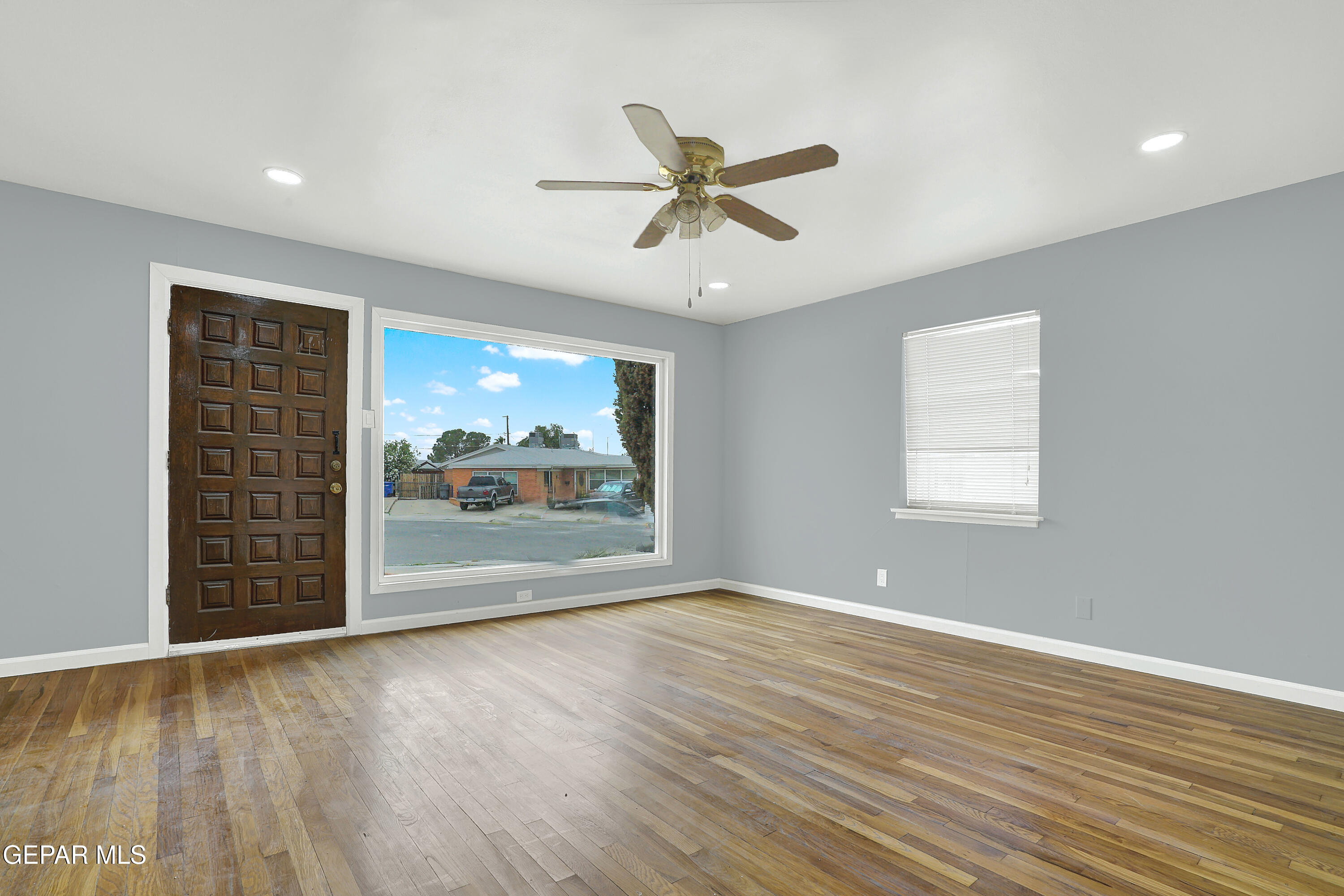 4309 MOBILE Avenue, A