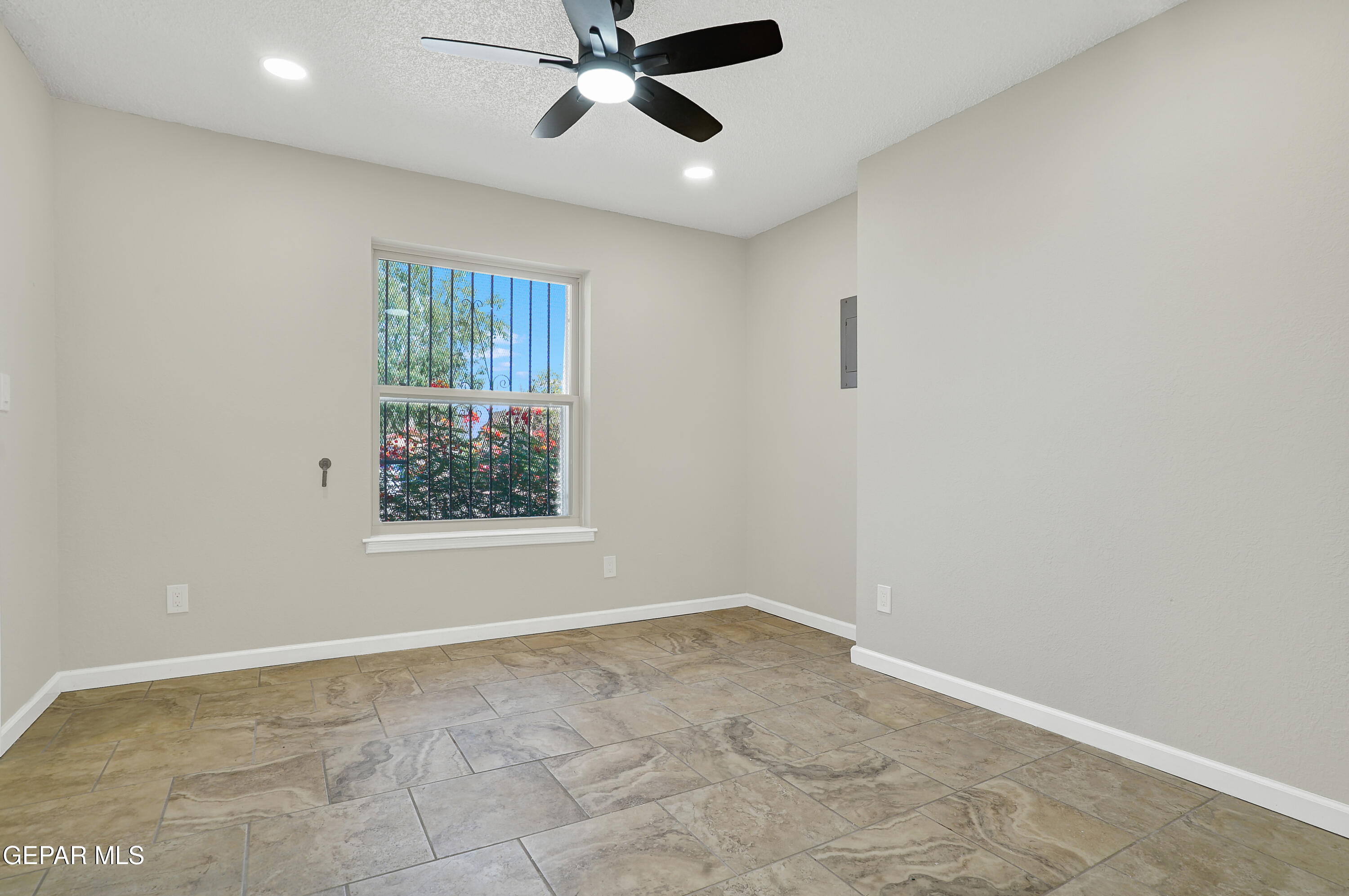 4324 LA LUZ Avenue, A