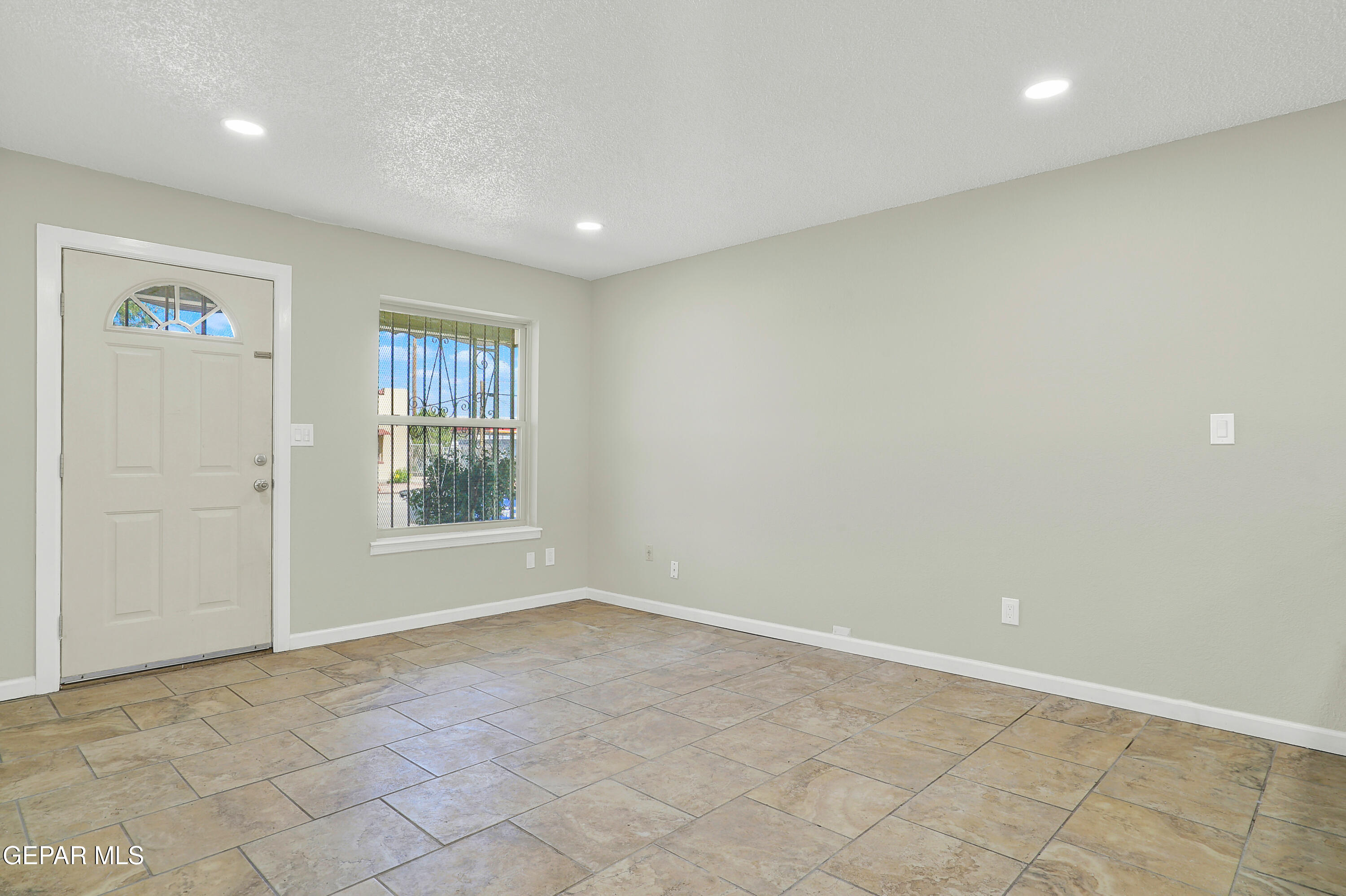 4324 LA LUZ Avenue, A